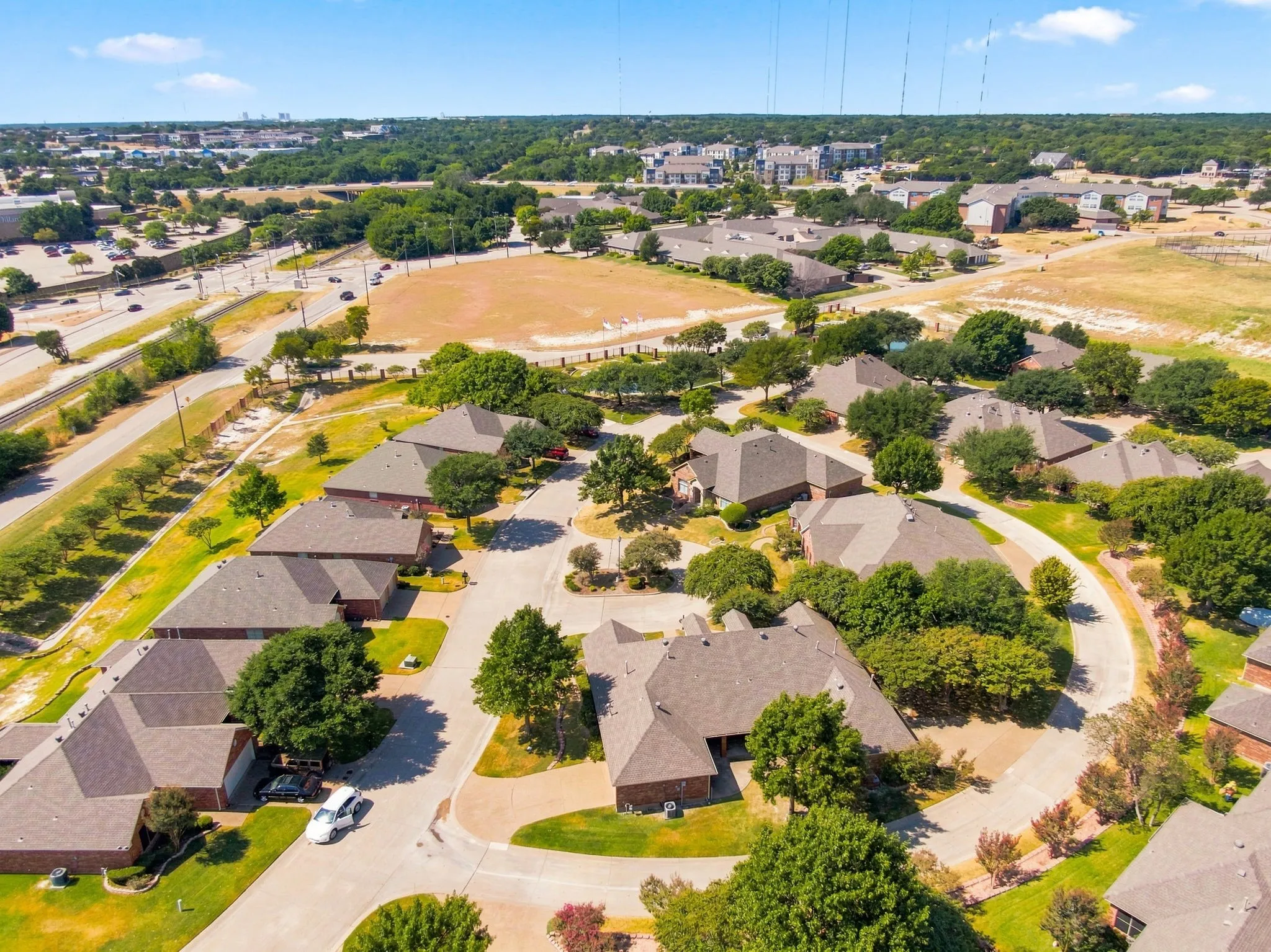 Single Family Residence For Sale in Dallas County , 925 Cresthill Drive 37B, Cedar Hill, Texas 75104, 2 Bedroom, 2 Bathroom, 2 Garage spaces, 1,239 Sqft, built in 2004, mls#21358719, Real Estate Agent in Cedar Hill, Homes For Sale in Dallas county, Homes For Sale in Cedar Hill, Realtor in Cedar Hill Texas, Real Estate Brokerage Independent Realty Texas, Luminita Cordes Realtor