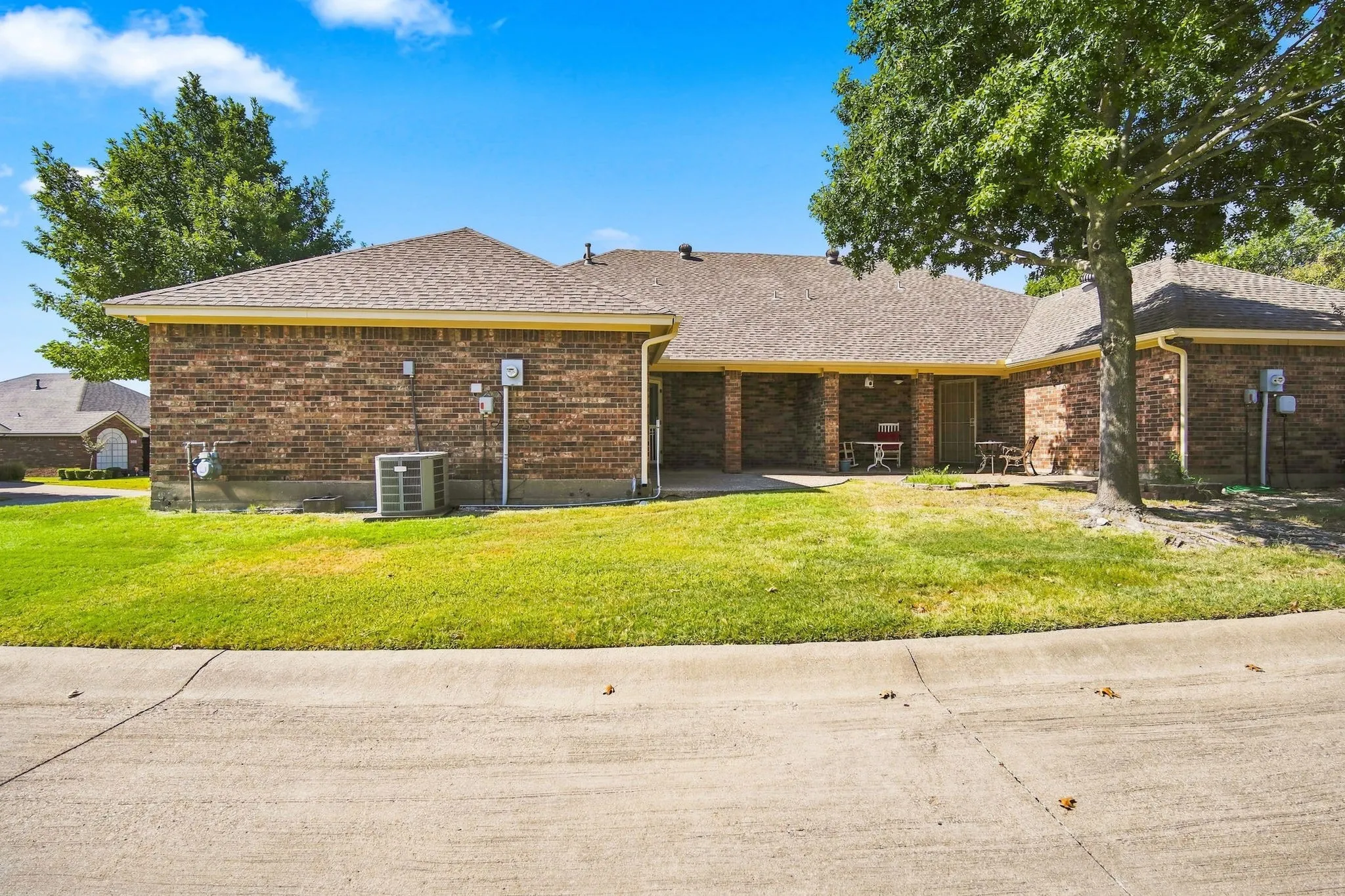 Single Family Residence For Sale in Dallas County , 925 Cresthill Drive 37B, Cedar Hill, Texas 75104, 2 Bedroom, 2 Bathroom, 2 Garage spaces, 1,239 Sqft, built in 2004, mls#21358719, Real Estate Agent in Cedar Hill, Homes For Sale in Dallas county, Homes For Sale in Cedar Hill, Realtor in Cedar Hill Texas, Real Estate Brokerage Independent Realty Texas, Luminita Cordes Realtor