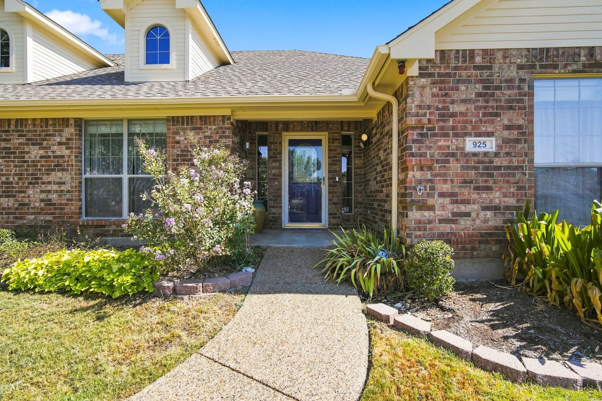 Single Family Residence For Sale in Dallas County , 925 Cresthill Drive 37B, Cedar Hill, Texas 75104, 2 Bedroom, 2 Bathroom, 2 Garage spaces, 1,239 Sqft, built in 2004, mls#21358719, Real Estate Agent in Cedar Hill, Homes For Sale in Dallas county, Homes For Sale in Cedar Hill, Realtor in Cedar Hill Texas, Real Estate Brokerage Independent Realty Texas, Luminita Cordes Realtor