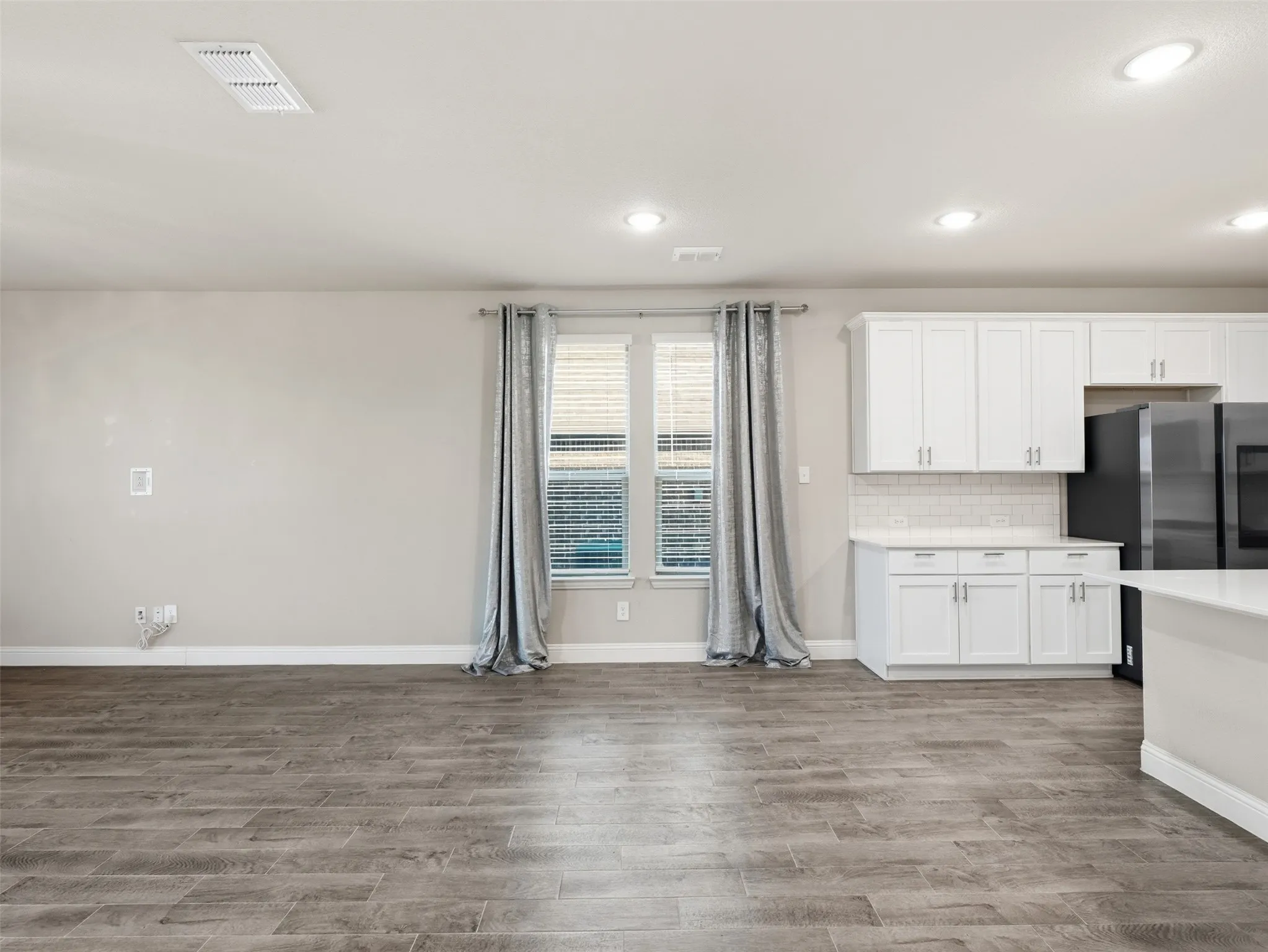 Kitchen to living/dining  room transition
