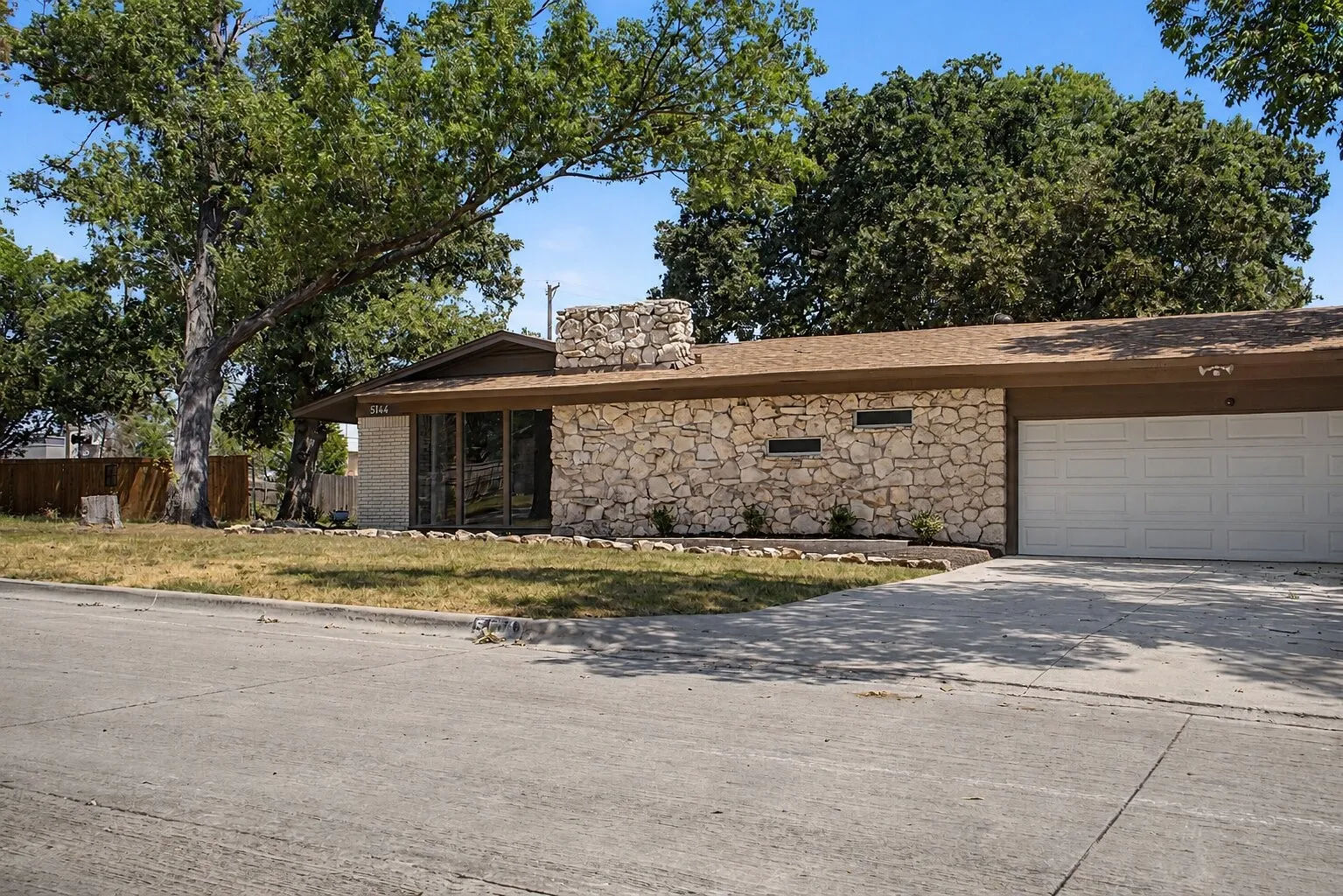 Single Family Residence For Sale in Tarrant County , 5144 Jennings Drive, North Richland Hills, Texas 76180, 4 Bedroom, 2 Bathroom, 2 Garage spaces, 2,052 Sqft, built in 1963, mls#21373942, Real Estate Agent in North Richland Hills, Homes For Sale in Tarrant county, Homes For Sale in North Richland Hills, Realtor in North Richland Hills Texas, Real Estate Brokerage Independent Realty Texas, Luminita Cordes Realtor