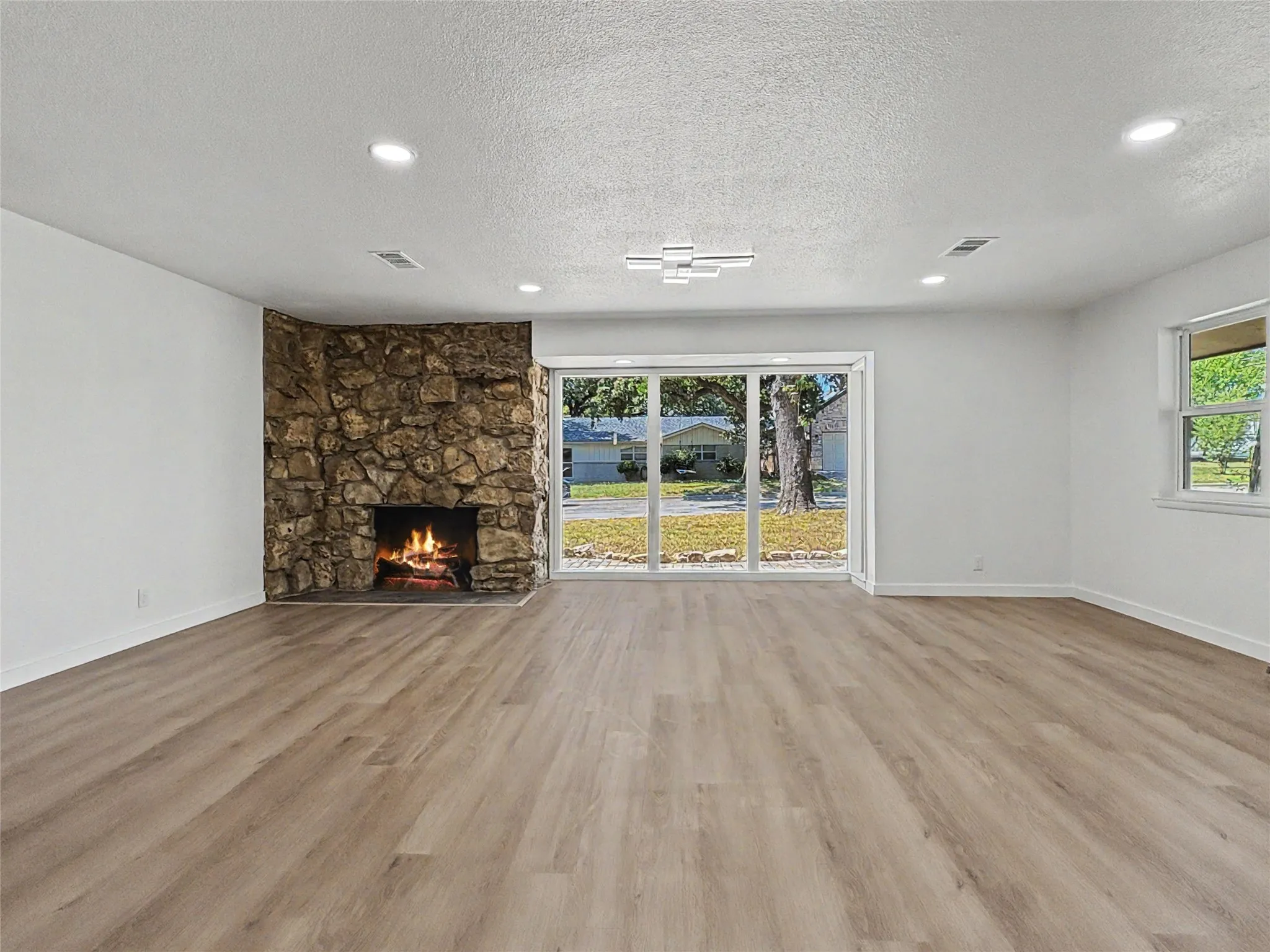 Single Family Residence For Sale in Tarrant County , 5144 Jennings Drive, North Richland Hills, Texas 76180, 4 Bedroom, 2 Bathroom, 2 Garage spaces, 2,052 Sqft, built in 1963, mls#21373942, Real Estate Agent in North Richland Hills, Homes For Sale in Tarrant county, Homes For Sale in North Richland Hills, Realtor in North Richland Hills Texas, Real Estate Brokerage Independent Realty Texas, Luminita Cordes Realtor