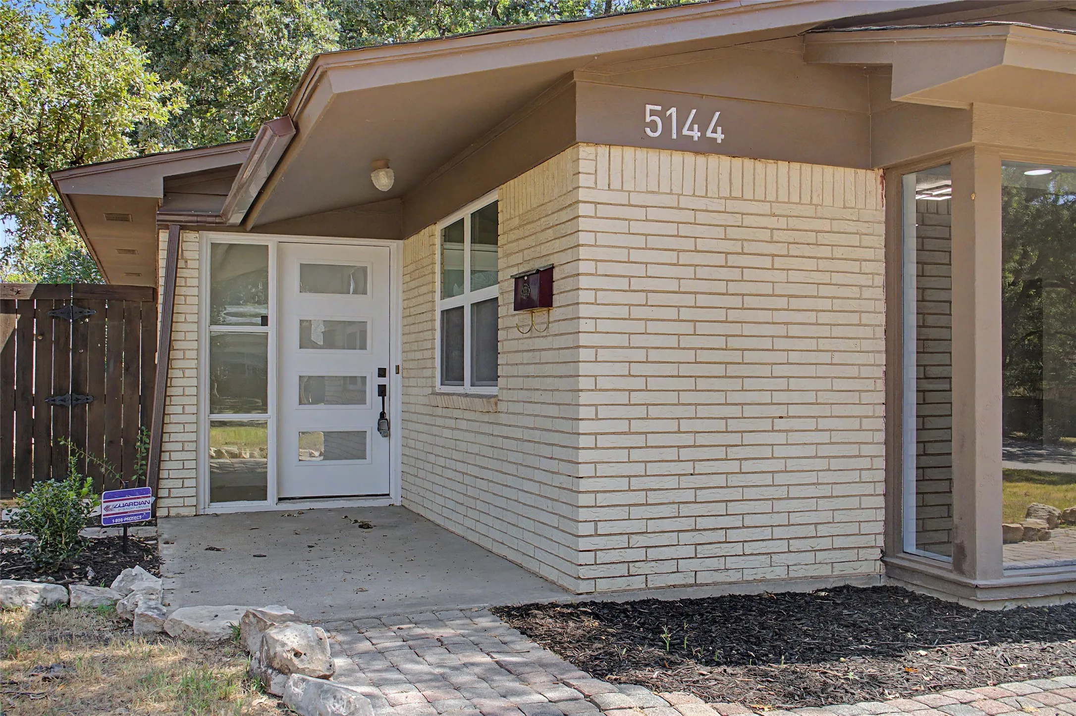 Single Family Residence For Sale in Tarrant County , 5144 Jennings Drive, North Richland Hills, Texas 76180, 4 Bedroom, 2 Bathroom, 2 Garage spaces, 2,052 Sqft, built in 1963, mls#21373942, Real Estate Agent in North Richland Hills, Homes For Sale in Tarrant county, Homes For Sale in North Richland Hills, Realtor in North Richland Hills Texas, Real Estate Brokerage Independent Realty Texas, Luminita Cordes Realtor