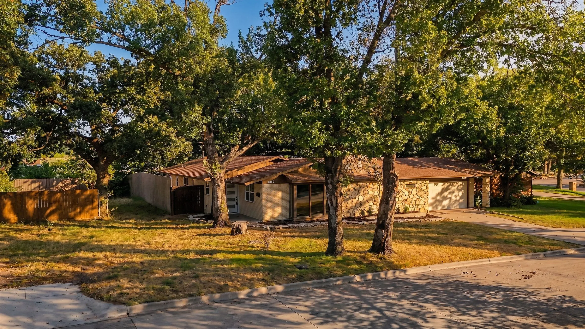 Single Family Residence For Sale in Tarrant County , 5144 Jennings Drive, North Richland Hills, Texas 76180, 4 Bedroom, 2 Bathroom, 2 Garage spaces, 2,052 Sqft, built in 1963, mls#21373942, Real Estate Agent in North Richland Hills, Homes For Sale in Tarrant county, Homes For Sale in North Richland Hills, Realtor in North Richland Hills Texas, Real Estate Brokerage Independent Realty Texas, Luminita Cordes Realtor