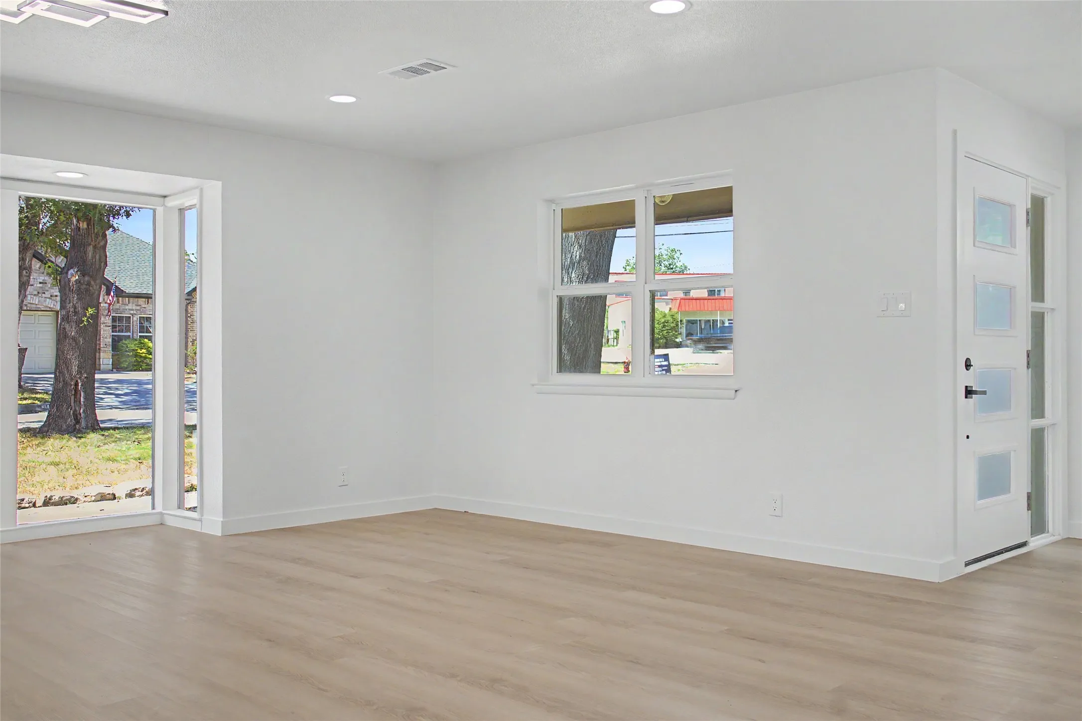 Single Family Residence For Sale in Tarrant County , 5144 Jennings Drive, North Richland Hills, Texas 76180, 4 Bedroom, 2 Bathroom, 2 Garage spaces, 2,052 Sqft, built in 1963, mls#21373942, Real Estate Agent in North Richland Hills, Homes For Sale in Tarrant county, Homes For Sale in North Richland Hills, Realtor in North Richland Hills Texas, Real Estate Brokerage Independent Realty Texas, Luminita Cordes Realtor