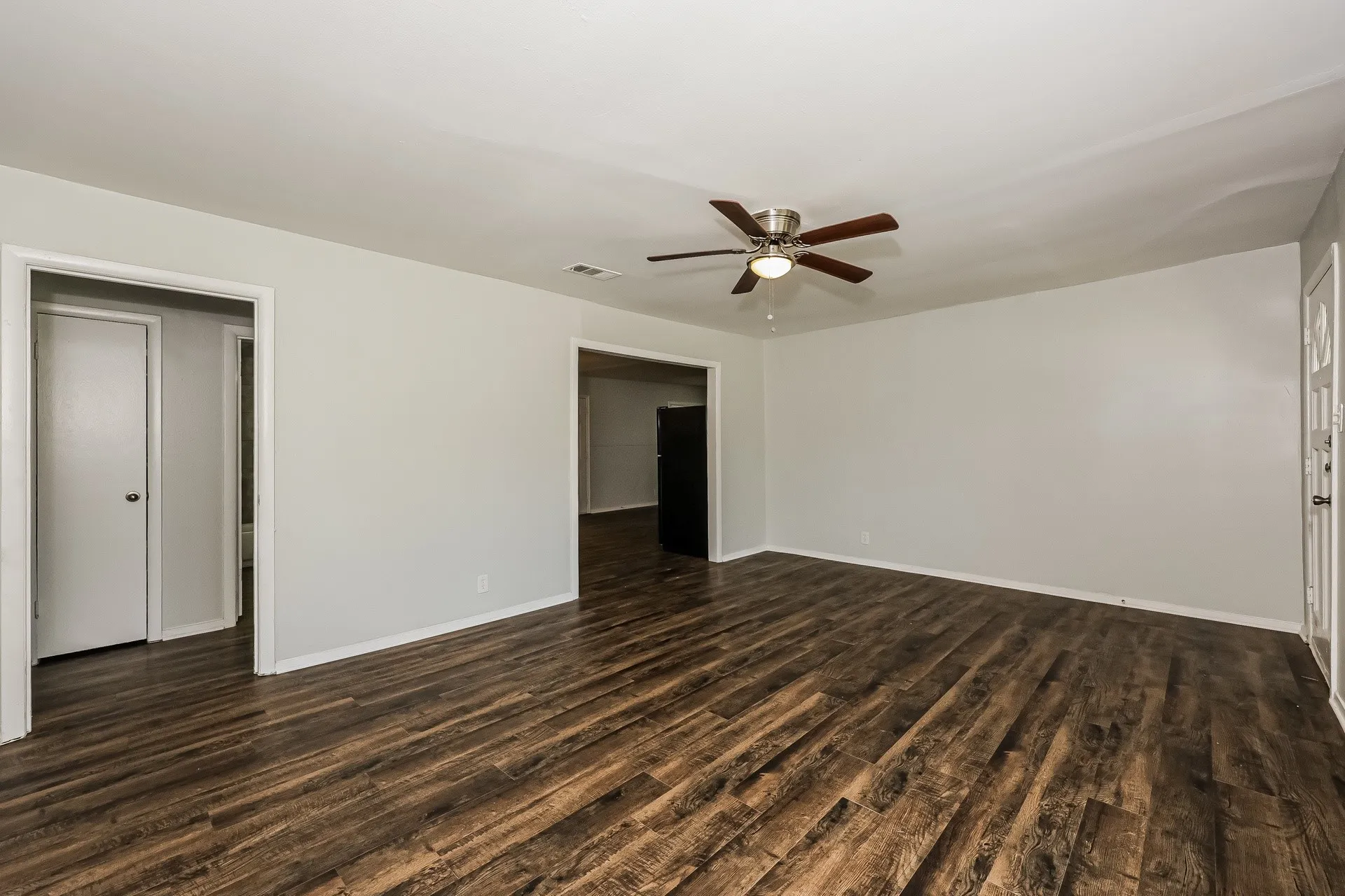Single Family Residence For Rent in Johnson County , 607 Dixon Street, Cleburne, Texas 76033, 3 Bedroom, 1 Bathroom, Garage spaces, 1,440 Sqft, built in 1970, mls#21374305, Real Estate Agent in Cleburne, Homes For Rent in Johnson county, Homes For Rent in Cleburne, Realtor in Cleburne Texas, Real Estate Brokerage Independent Realty Texas, Luminita Cordes Realtor