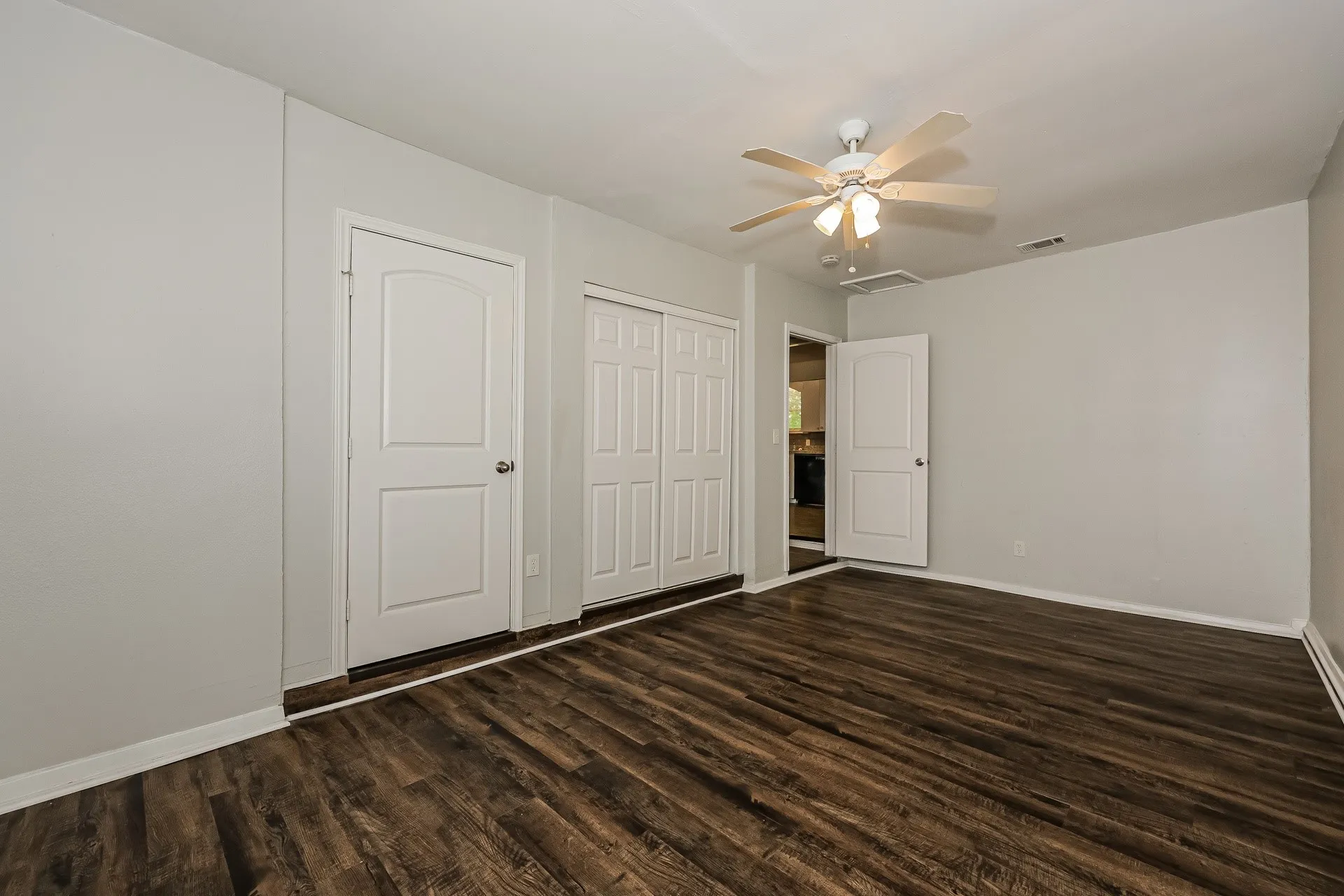 Single Family Residence For Rent in Johnson County , 607 Dixon Street, Cleburne, Texas 76033, 3 Bedroom, 1 Bathroom, Garage spaces, 1,440 Sqft, built in 1970, mls#21374305, Real Estate Agent in Cleburne, Homes For Rent in Johnson county, Homes For Rent in Cleburne, Realtor in Cleburne Texas, Real Estate Brokerage Independent Realty Texas, Luminita Cordes Realtor