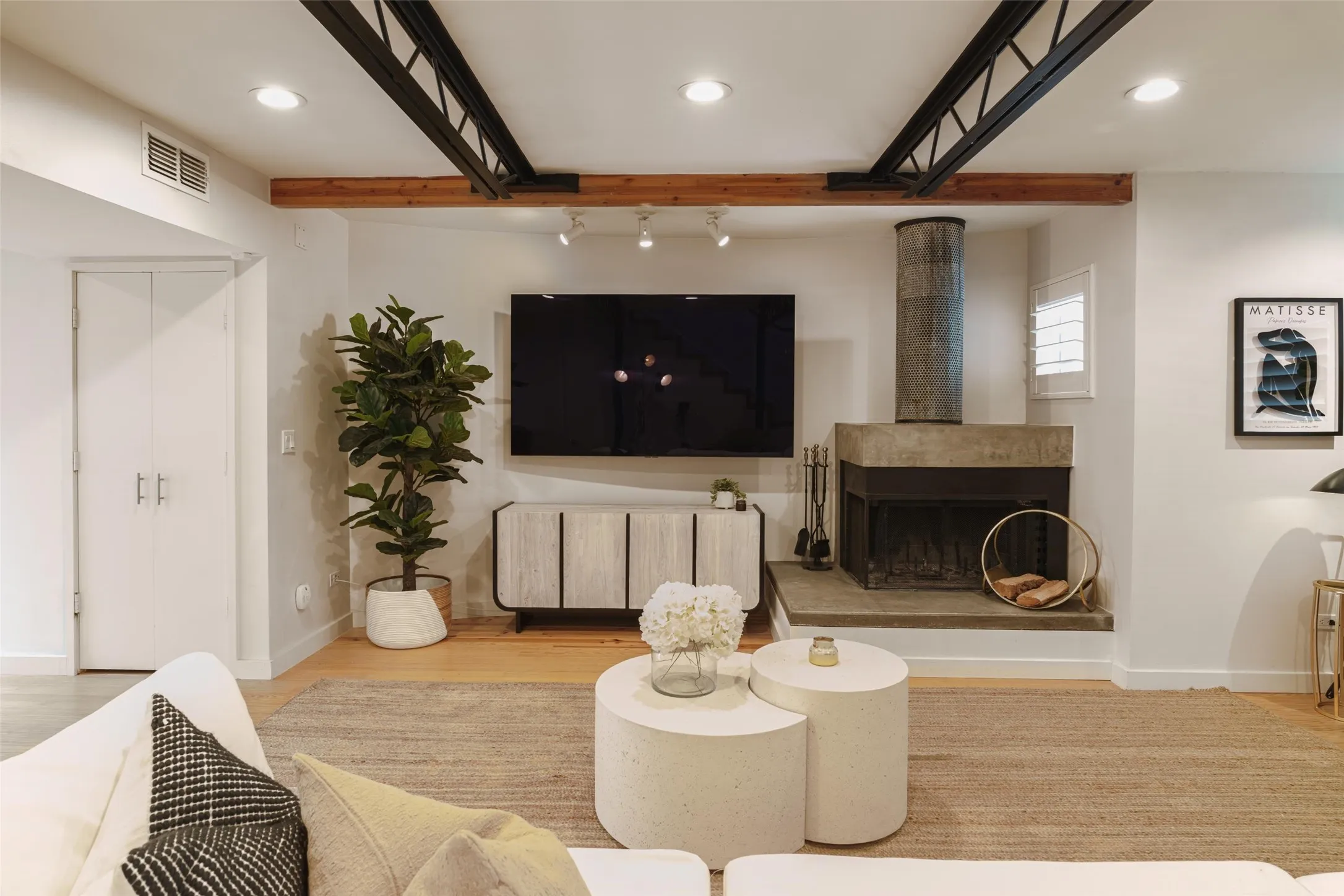 Condominium For Sale in Dallas County , 4231 Travis Street 1, Dallas, Texas 75205, 1 Bedroom, 2 Bathroom, Garage spaces, 1,113 Sqft, built in 1994, mls#21372160, Real Estate Agent in Dallas, Homes For Sale in Dallas county, Homes For Sale in Dallas, Realtor in Dallas Texas, Real Estate Brokerage Independent Realty Texas, Luminita Cordes Realtor