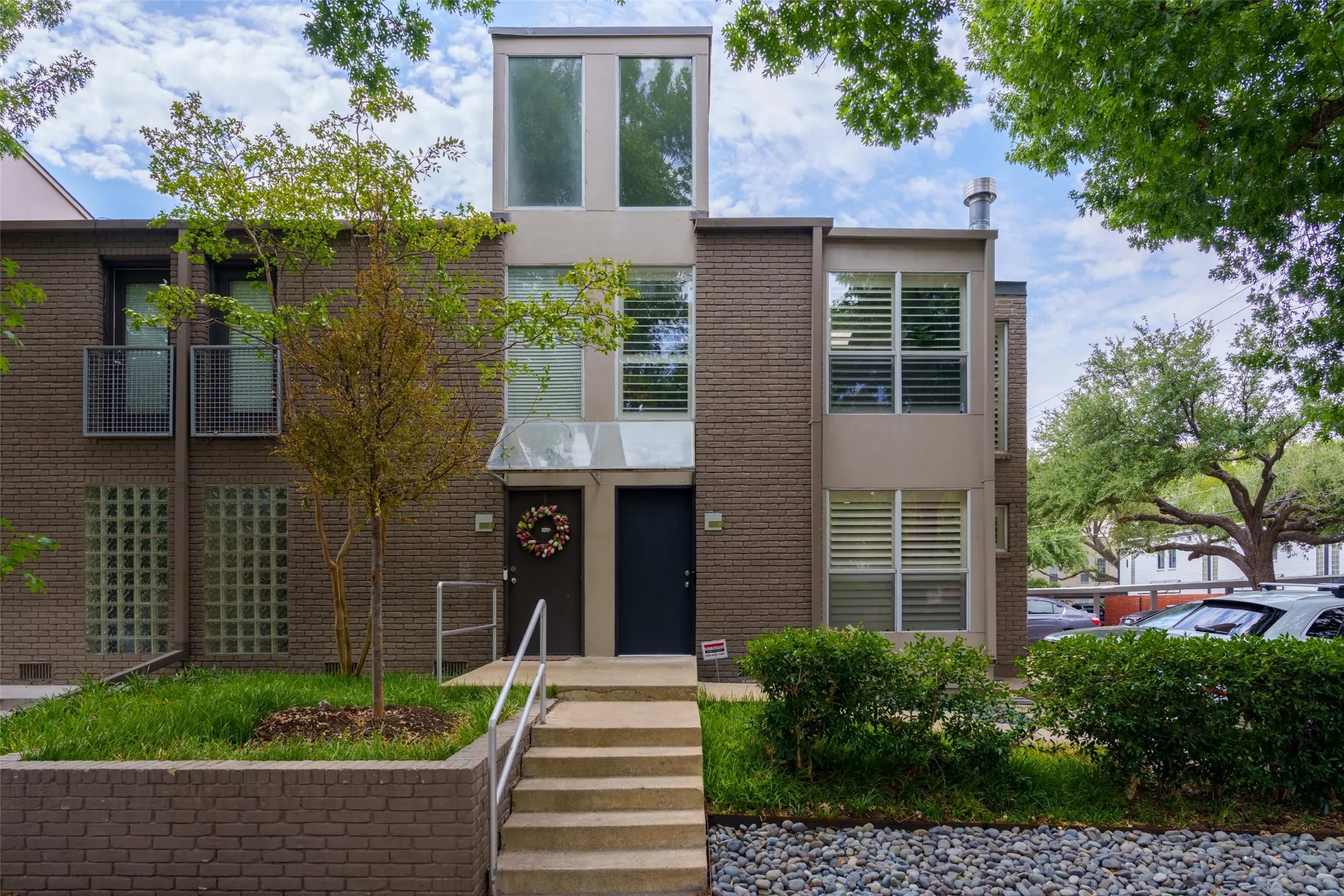 Condominium For Sale in Dallas County , 4231 Travis Street 1, Dallas, Texas 75205, 1 Bedroom, 2 Bathroom, Garage spaces, 1,113 Sqft, built in 1994, mls#21372160, Real Estate Agent in Dallas, Homes For Sale in Dallas county, Homes For Sale in Dallas, Realtor in Dallas Texas, Real Estate Brokerage Independent Realty Texas, Luminita Cordes Realtor