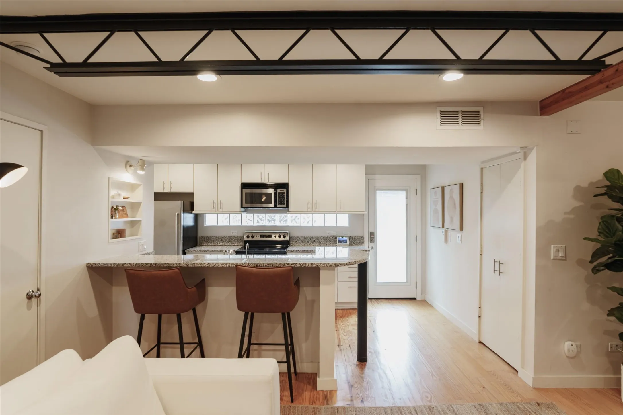 Condominium For Sale in Dallas County , 4231 Travis Street 1, Dallas, Texas 75205, 1 Bedroom, 2 Bathroom, Garage spaces, 1,113 Sqft, built in 1994, mls#21372160, Real Estate Agent in Dallas, Homes For Sale in Dallas county, Homes For Sale in Dallas, Realtor in Dallas Texas, Real Estate Brokerage Independent Realty Texas, Luminita Cordes Realtor