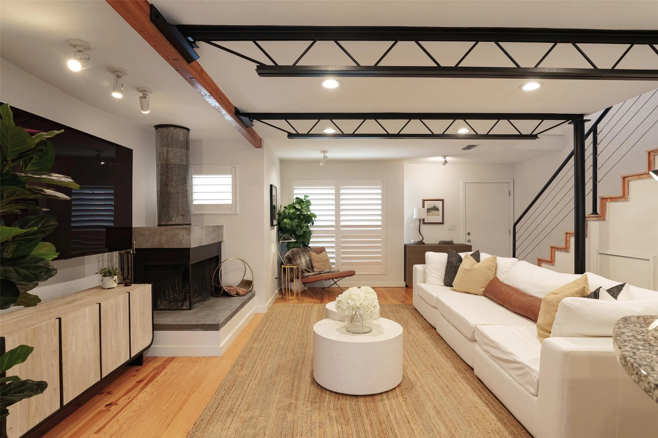 Condominium For Sale in Dallas County , 4231 Travis Street 1, Dallas, Texas 75205, 1 Bedroom, 2 Bathroom, Garage spaces, 1,113 Sqft, built in 1994, mls#21372160, Real Estate Agent in Dallas, Homes For Sale in Dallas county, Homes For Sale in Dallas, Realtor in Dallas Texas, Real Estate Brokerage Independent Realty Texas, Luminita Cordes Realtor