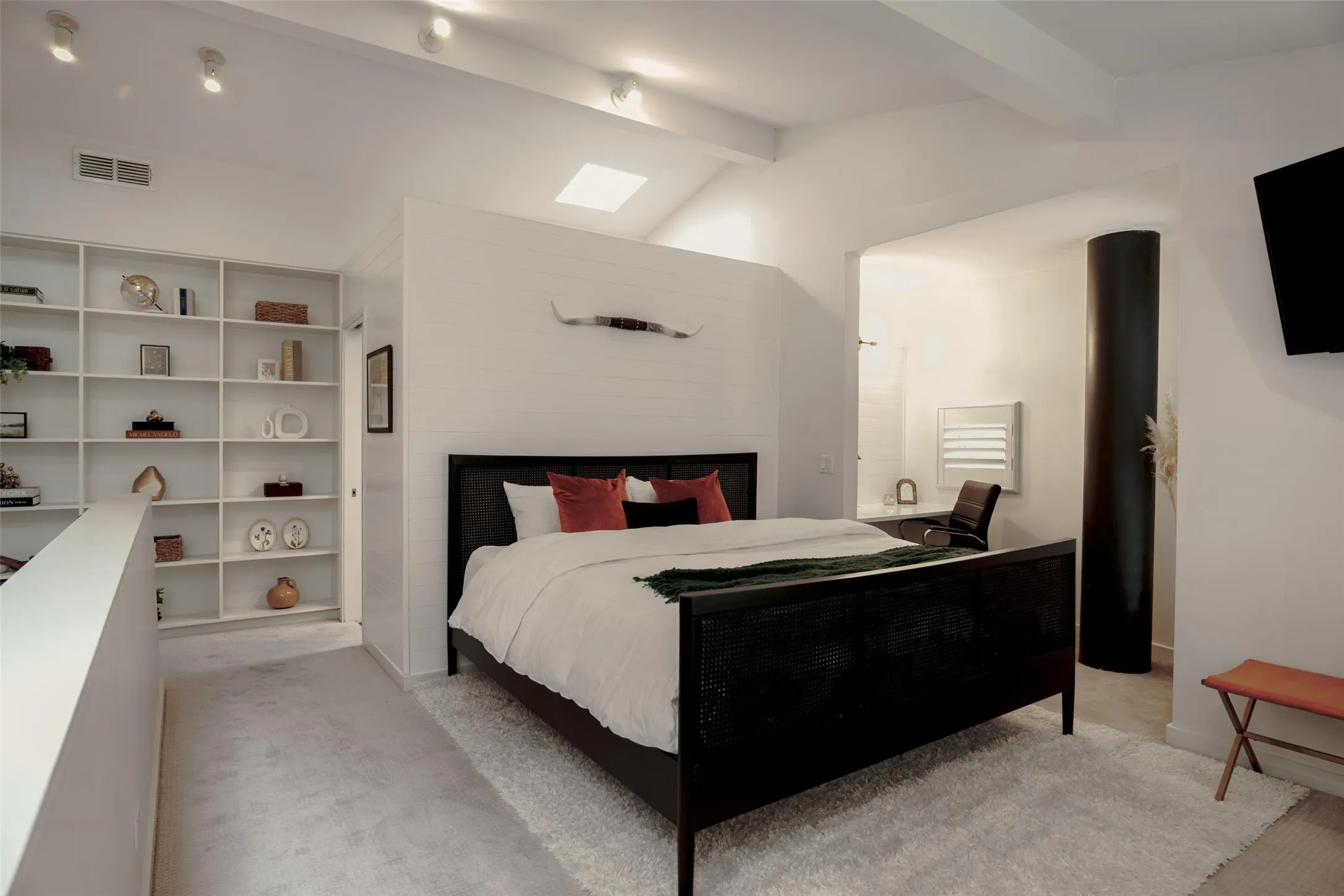 Condominium For Sale in Dallas County , 4231 Travis Street 1, Dallas, Texas 75205, 1 Bedroom, 2 Bathroom, Garage spaces, 1,113 Sqft, built in 1994, mls#21372160, Real Estate Agent in Dallas, Homes For Sale in Dallas county, Homes For Sale in Dallas, Realtor in Dallas Texas, Real Estate Brokerage Independent Realty Texas, Luminita Cordes Realtor
