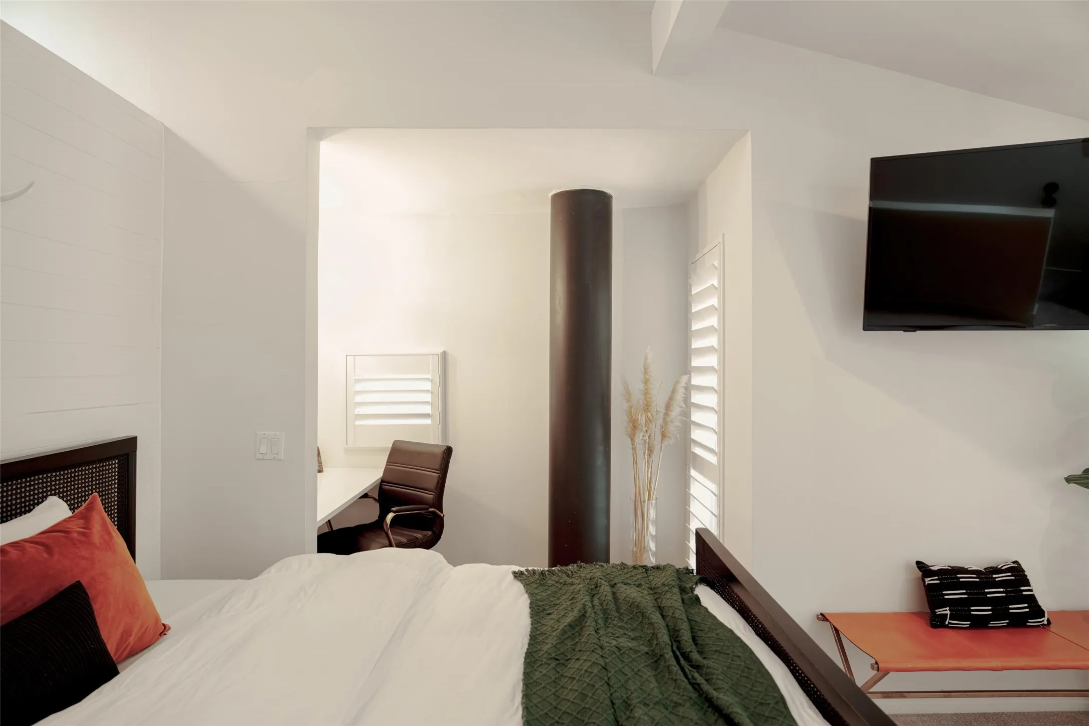Condominium For Sale in Dallas County , 4231 Travis Street 1, Dallas, Texas 75205, 1 Bedroom, 2 Bathroom, Garage spaces, 1,113 Sqft, built in 1994, mls#21372160, Real Estate Agent in Dallas, Homes For Sale in Dallas county, Homes For Sale in Dallas, Realtor in Dallas Texas, Real Estate Brokerage Independent Realty Texas, Luminita Cordes Realtor