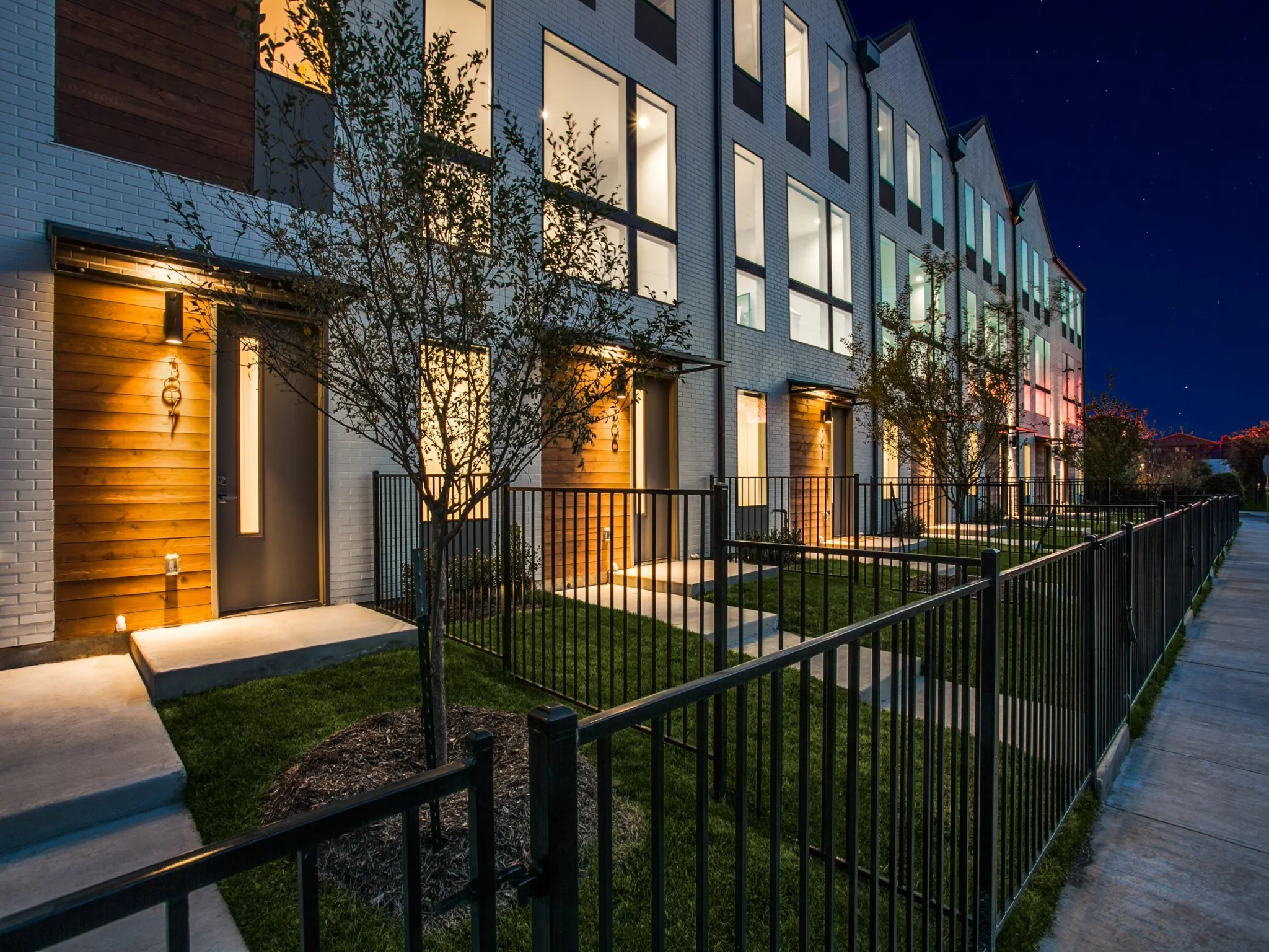 Townhouse For Rent in Dallas County , 4426 Cabell Drive 1105, Dallas, Texas 75204, 2 Bedroom, 3 Bathroom, 2 Garage spaces, 1,488 Sqft, built in 2019, mls#21374314, Real Estate Agent in Dallas, Homes For Rent in Dallas county, Homes For Rent in Dallas, Realtor in Dallas Texas, Real Estate Brokerage Independent Realty Texas, Luminita Cordes Realtor