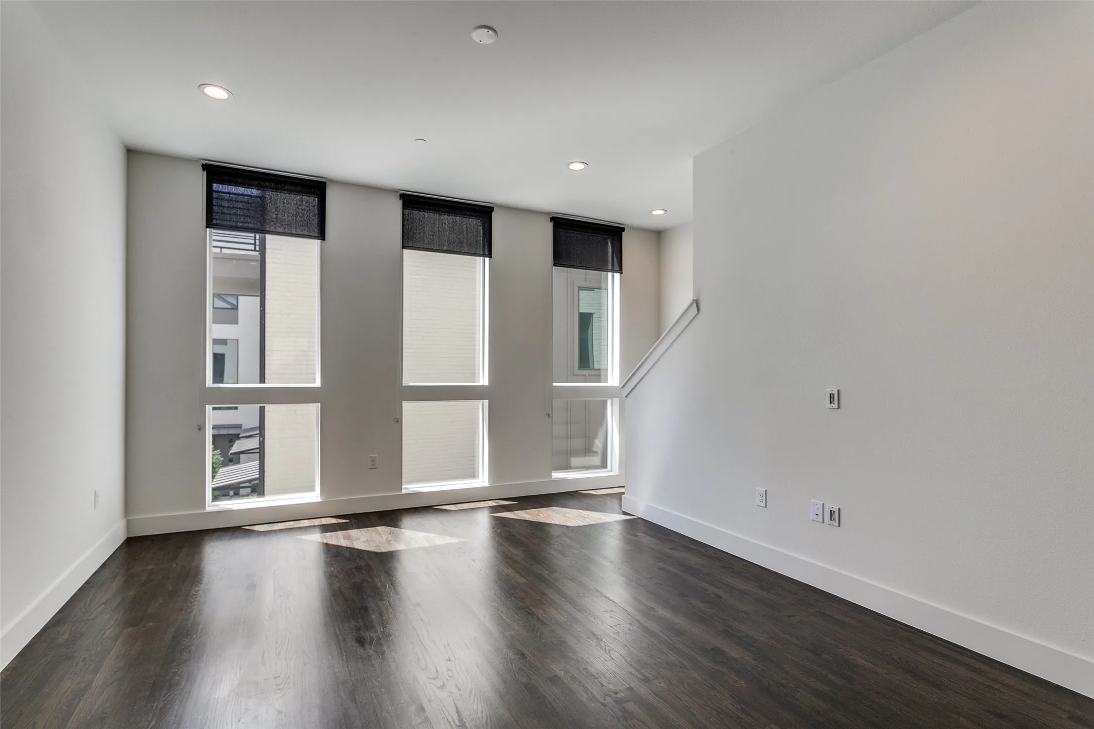Townhouse For Rent in Dallas County , 4426 Cabell Drive 1105, Dallas, Texas 75204, 2 Bedroom, 3 Bathroom, 2 Garage spaces, 1,488 Sqft, built in 2019, mls#21374314, Real Estate Agent in Dallas, Homes For Rent in Dallas county, Homes For Rent in Dallas, Realtor in Dallas Texas, Real Estate Brokerage Independent Realty Texas, Luminita Cordes Realtor