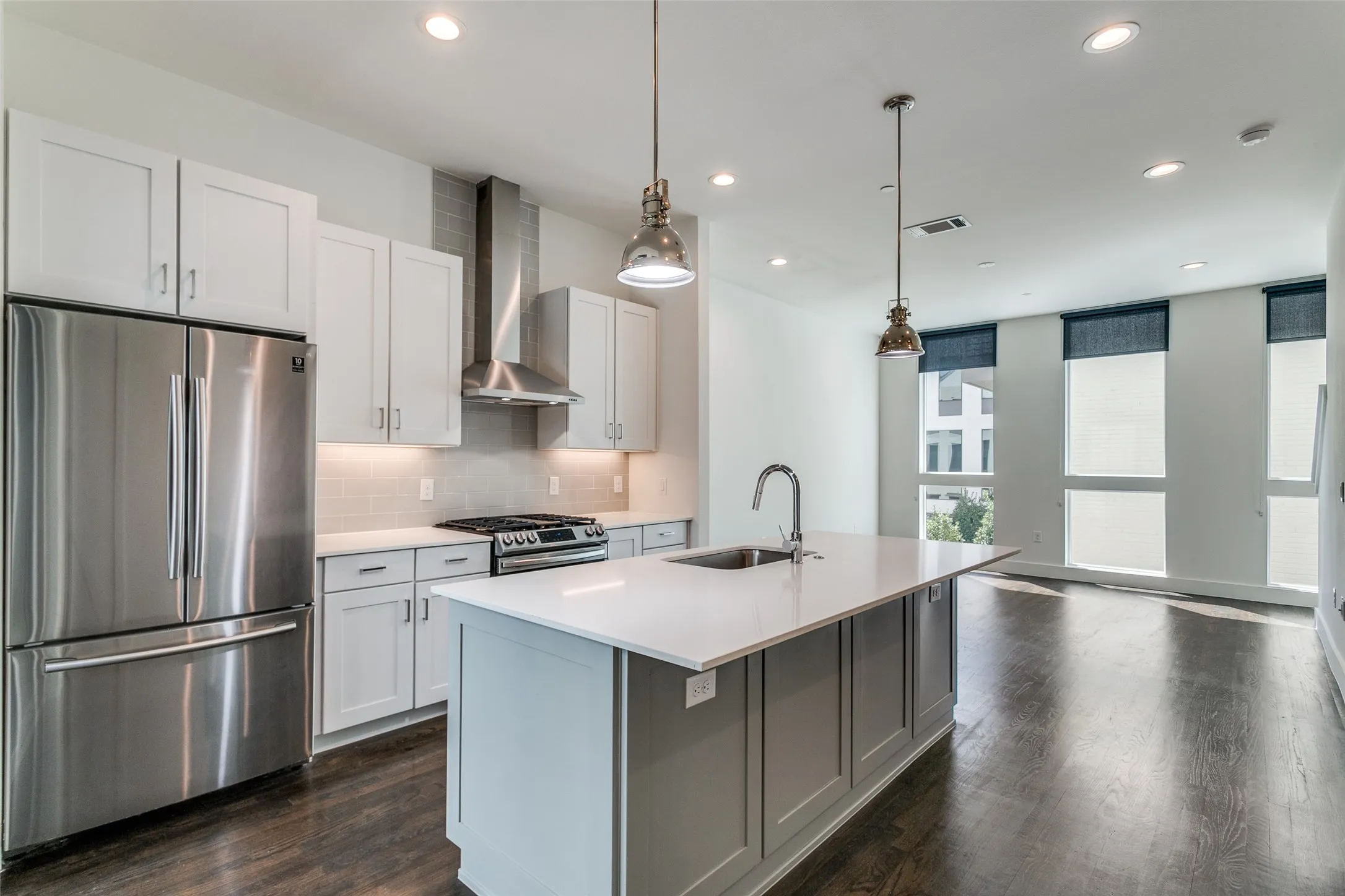 Townhouse For Rent in Dallas County , 4426 Cabell Drive 1105, Dallas, Texas 75204, 2 Bedroom, 3 Bathroom, 2 Garage spaces, 1,488 Sqft, built in 2019, mls#21374314, Real Estate Agent in Dallas, Homes For Rent in Dallas county, Homes For Rent in Dallas, Realtor in Dallas Texas, Real Estate Brokerage Independent Realty Texas, Luminita Cordes Realtor