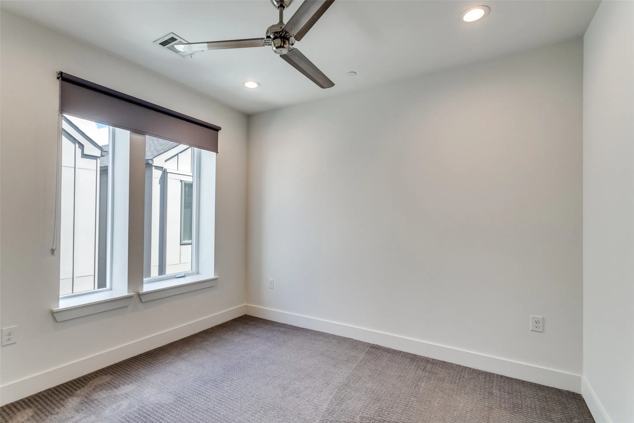 Townhouse For Rent in Dallas County , 4426 Cabell Drive 1105, Dallas, Texas 75204, 2 Bedroom, 3 Bathroom, 2 Garage spaces, 1,488 Sqft, built in 2019, mls#21374314, Real Estate Agent in Dallas, Homes For Rent in Dallas county, Homes For Rent in Dallas, Realtor in Dallas Texas, Real Estate Brokerage Independent Realty Texas, Luminita Cordes Realtor