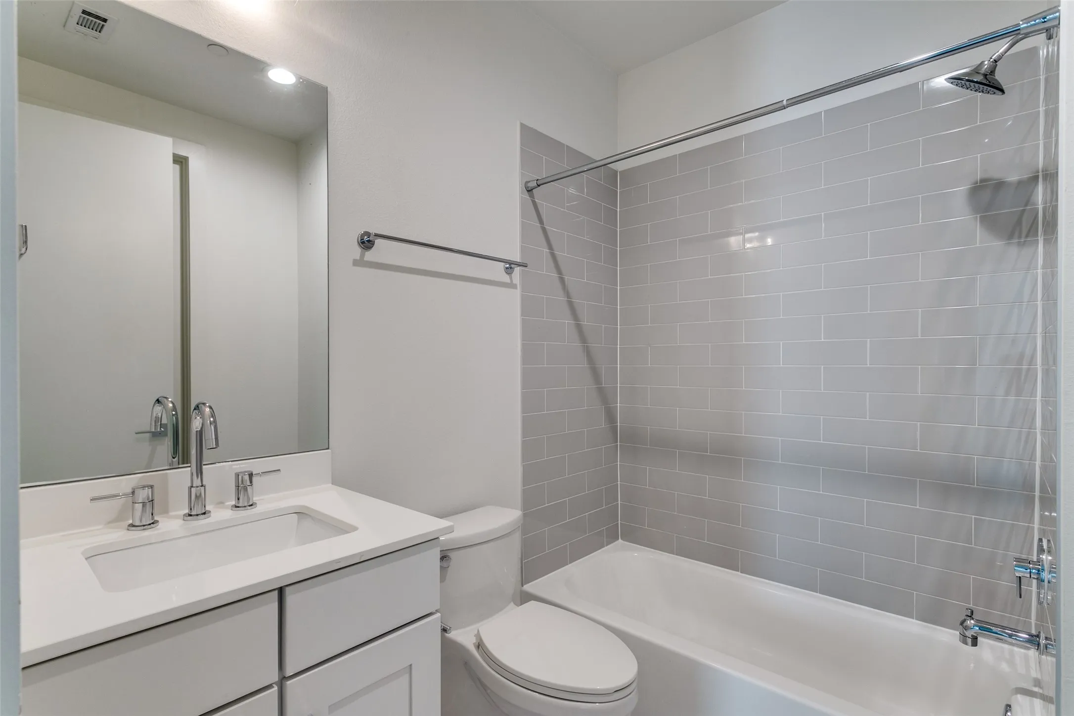 Townhouse For Rent in Dallas County , 4426 Cabell Drive 1105, Dallas, Texas 75204, 2 Bedroom, 3 Bathroom, 2 Garage spaces, 1,488 Sqft, built in 2019, mls#21374314, Real Estate Agent in Dallas, Homes For Rent in Dallas county, Homes For Rent in Dallas, Realtor in Dallas Texas, Real Estate Brokerage Independent Realty Texas, Luminita Cordes Realtor