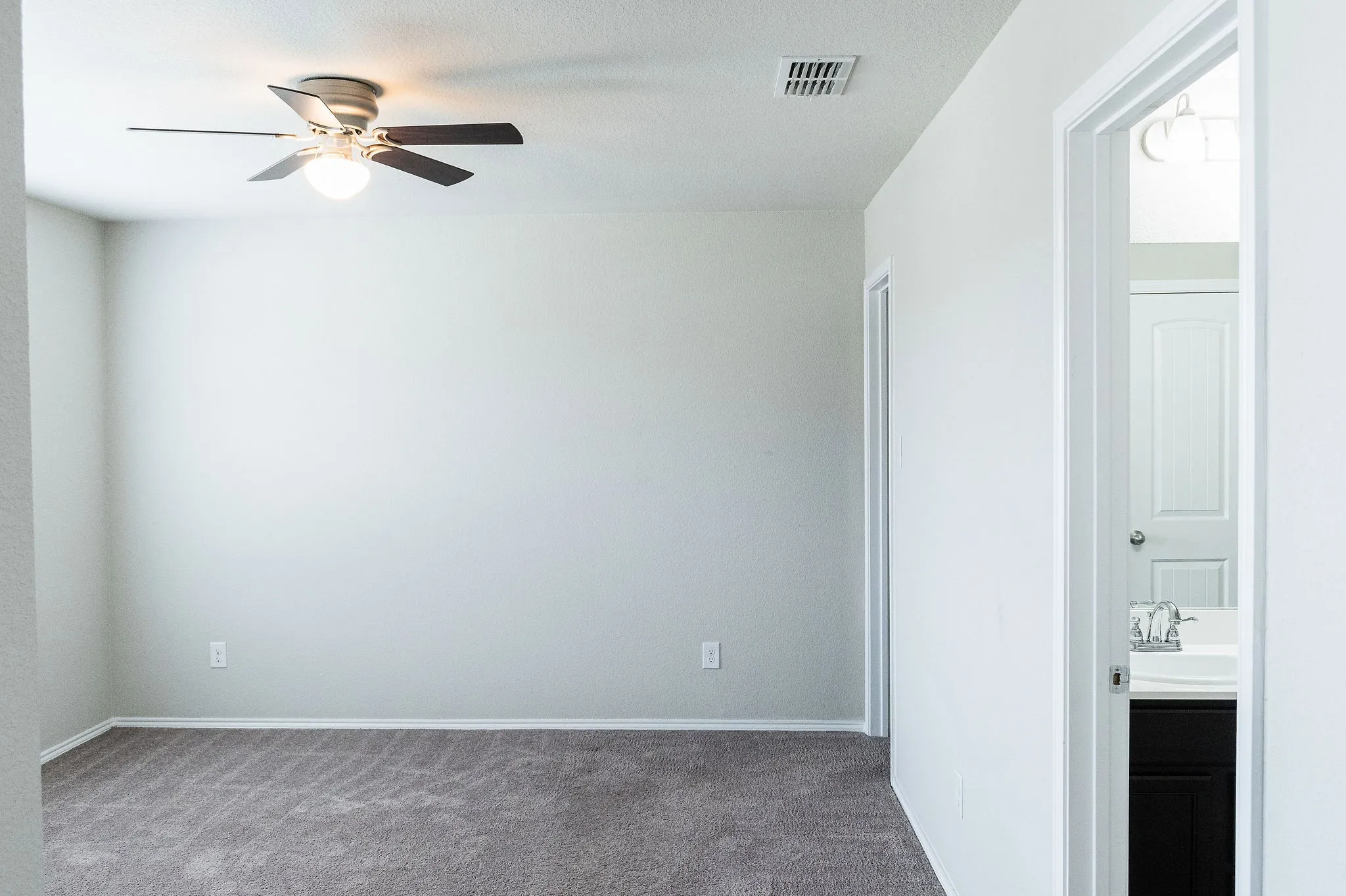 Single Family Residence For Sale in Tarrant County , 6325 Longhorn Herd Lane, Fort Worth, Texas 76123, 4 Bedroom, 3 Bathroom, 2 Garage spaces, 2,853 Sqft, built in 2019, mls#21372342, Real Estate Agent in Fort Worth, Homes For Sale in Tarrant county, Homes For Sale in Fort Worth, Realtor in Fort Worth Texas, Real Estate Brokerage Independent Realty Texas, Luminita Cordes Realtor