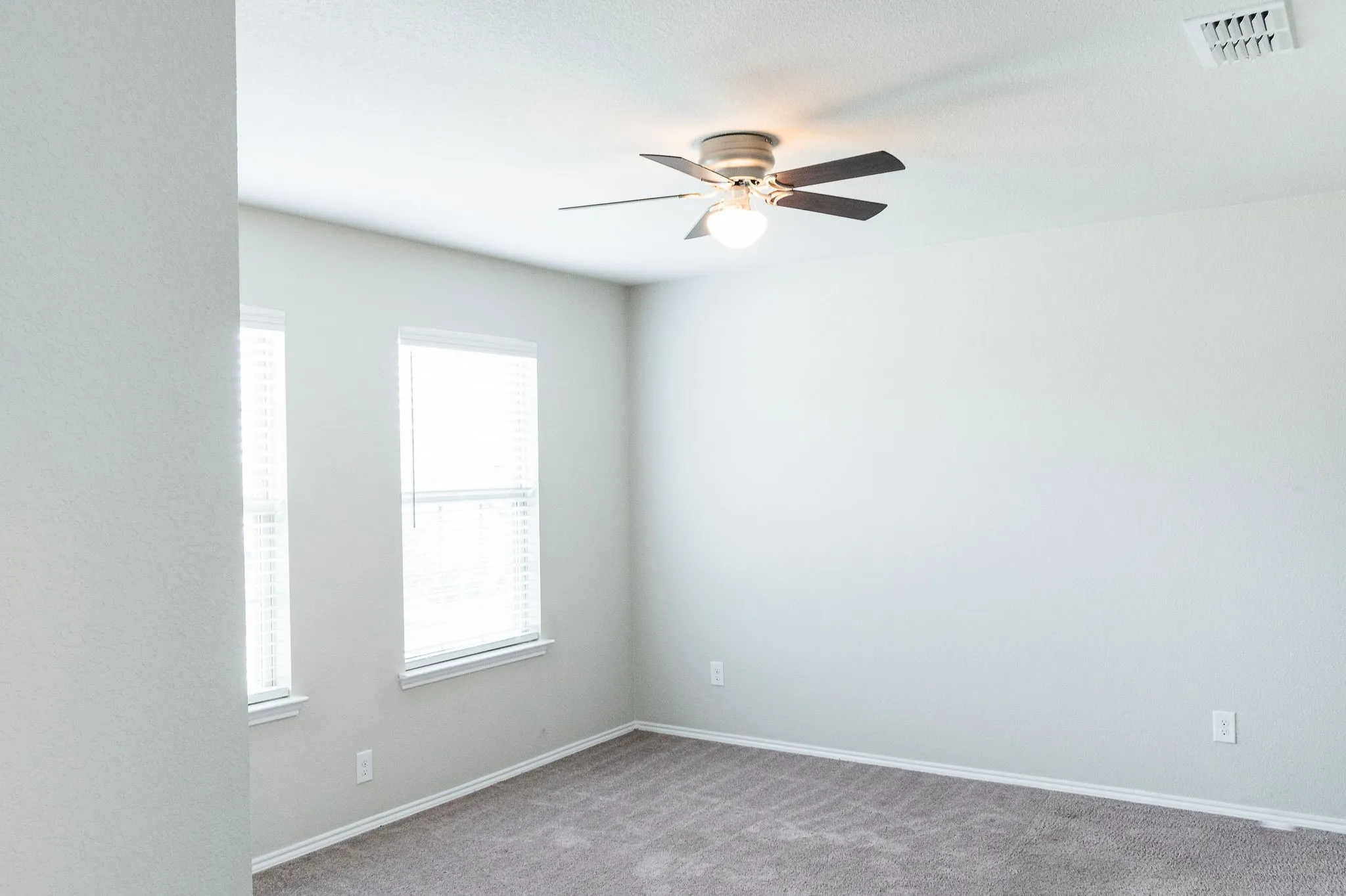 Single Family Residence For Sale in Tarrant County , 6325 Longhorn Herd Lane, Fort Worth, Texas 76123, 4 Bedroom, 3 Bathroom, 2 Garage spaces, 2,853 Sqft, built in 2019, mls#21372342, Real Estate Agent in Fort Worth, Homes For Sale in Tarrant county, Homes For Sale in Fort Worth, Realtor in Fort Worth Texas, Real Estate Brokerage Independent Realty Texas, Luminita Cordes Realtor