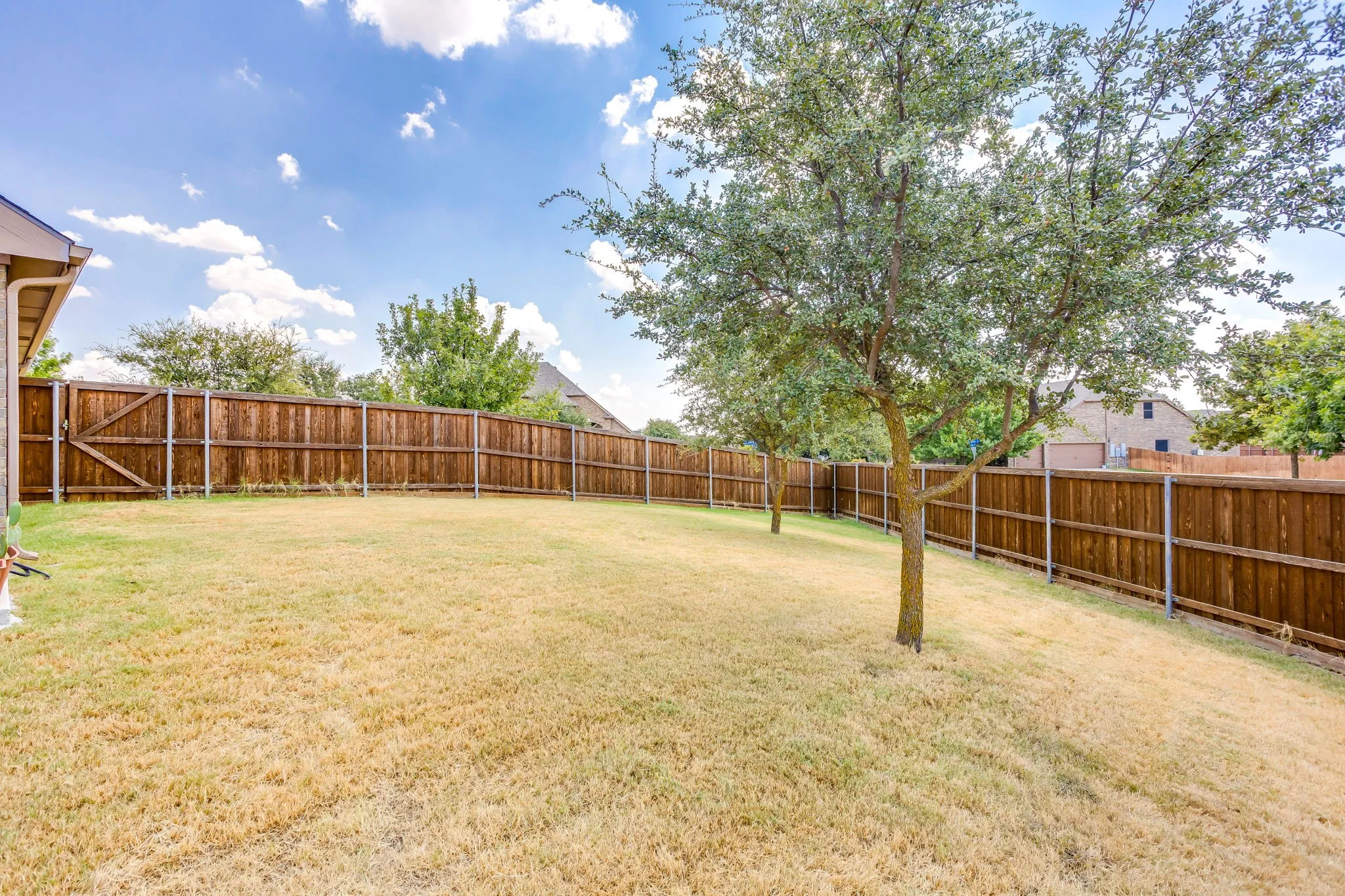 Single Family Residence For Sale in Parker County , 1609 Serenity Lane, Weatherford, Texas 76087, 4 Bedroom, 2 Bathroom, 2 Garage spaces, 2,436 Sqft, built in 2012, mls#21373902, Real Estate Agent in Weatherford, Homes For Sale in Parker county, Homes For Sale in Weatherford, Realtor in Weatherford Texas, Real Estate Brokerage Independent Realty Texas, Luminita Cordes Realtor