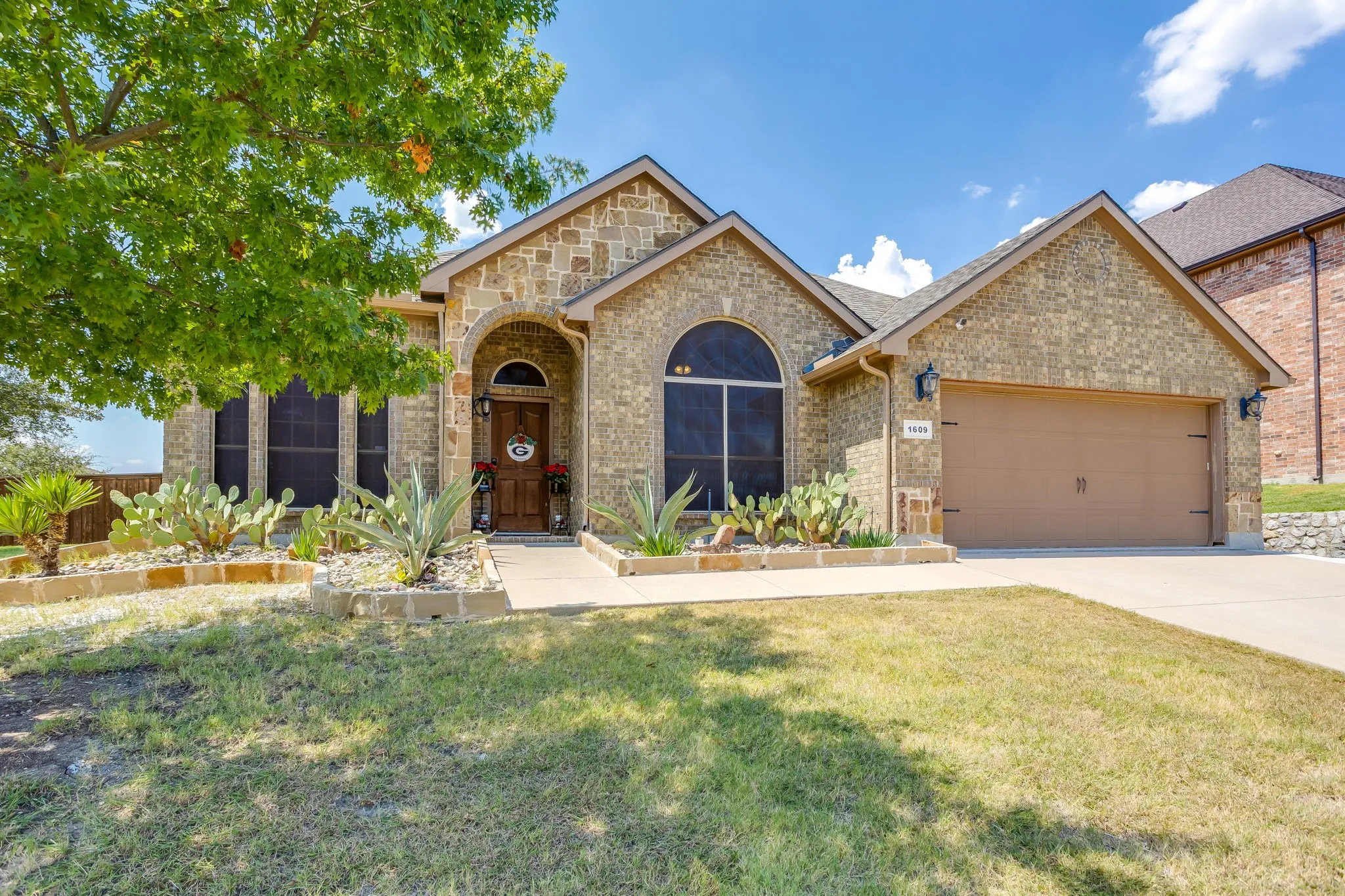 Single Family Residence For Sale in Parker County , 1609 Serenity Lane, Weatherford, Texas 76087, 4 Bedroom, 2 Bathroom, 2 Garage spaces, 2,436 Sqft, built in 2012, mls#21373902, Real Estate Agent in Weatherford, Homes For Sale in Parker county, Homes For Sale in Weatherford, Realtor in Weatherford Texas, Real Estate Brokerage Independent Realty Texas, Luminita Cordes Realtor