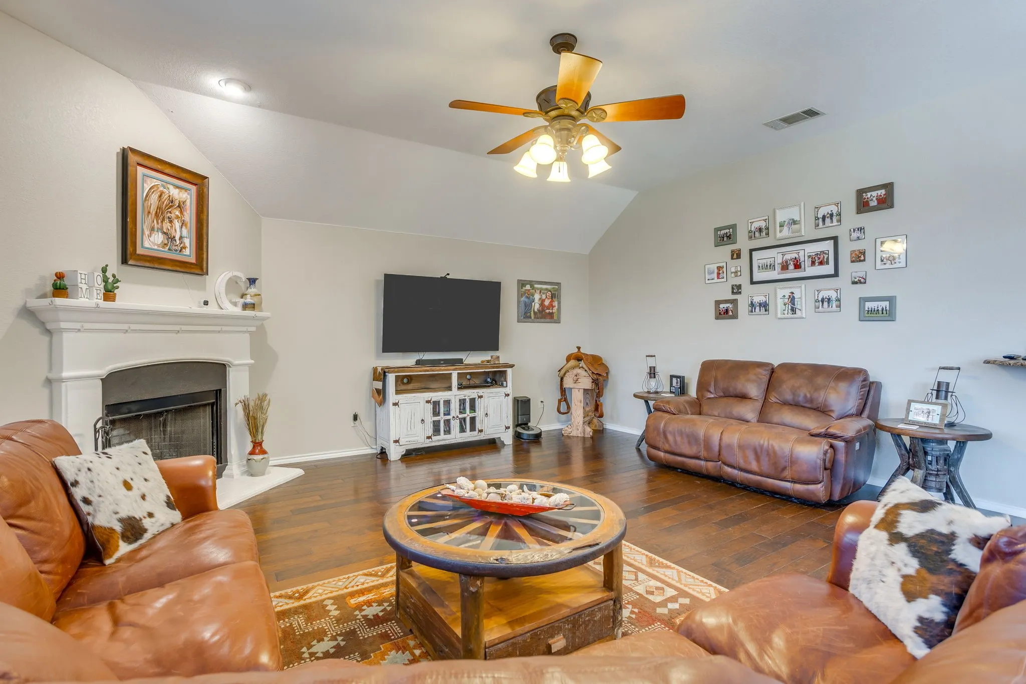 Single Family Residence For Sale in Parker County , 1609 Serenity Lane, Weatherford, Texas 76087, 4 Bedroom, 2 Bathroom, 2 Garage spaces, 2,436 Sqft, built in 2012, mls#21373902, Real Estate Agent in Weatherford, Homes For Sale in Parker county, Homes For Sale in Weatherford, Realtor in Weatherford Texas, Real Estate Brokerage Independent Realty Texas, Luminita Cordes Realtor