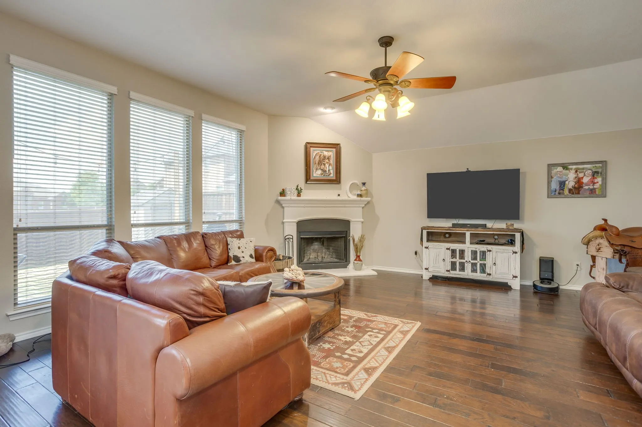 Single Family Residence For Sale in Parker County , 1609 Serenity Lane, Weatherford, Texas 76087, 4 Bedroom, 2 Bathroom, 2 Garage spaces, 2,436 Sqft, built in 2012, mls#21373902, Real Estate Agent in Weatherford, Homes For Sale in Parker county, Homes For Sale in Weatherford, Realtor in Weatherford Texas, Real Estate Brokerage Independent Realty Texas, Luminita Cordes Realtor