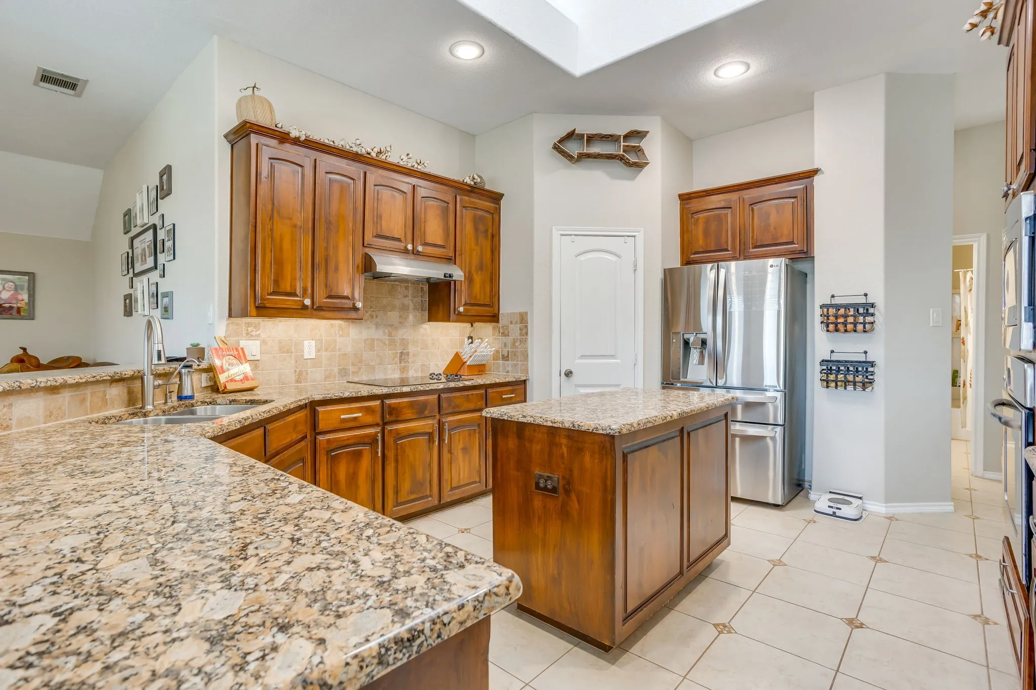 Single Family Residence For Sale in Parker County , 1609 Serenity Lane, Weatherford, Texas 76087, 4 Bedroom, 2 Bathroom, 2 Garage spaces, 2,436 Sqft, built in 2012, mls#21373902, Real Estate Agent in Weatherford, Homes For Sale in Parker county, Homes For Sale in Weatherford, Realtor in Weatherford Texas, Real Estate Brokerage Independent Realty Texas, Luminita Cordes Realtor