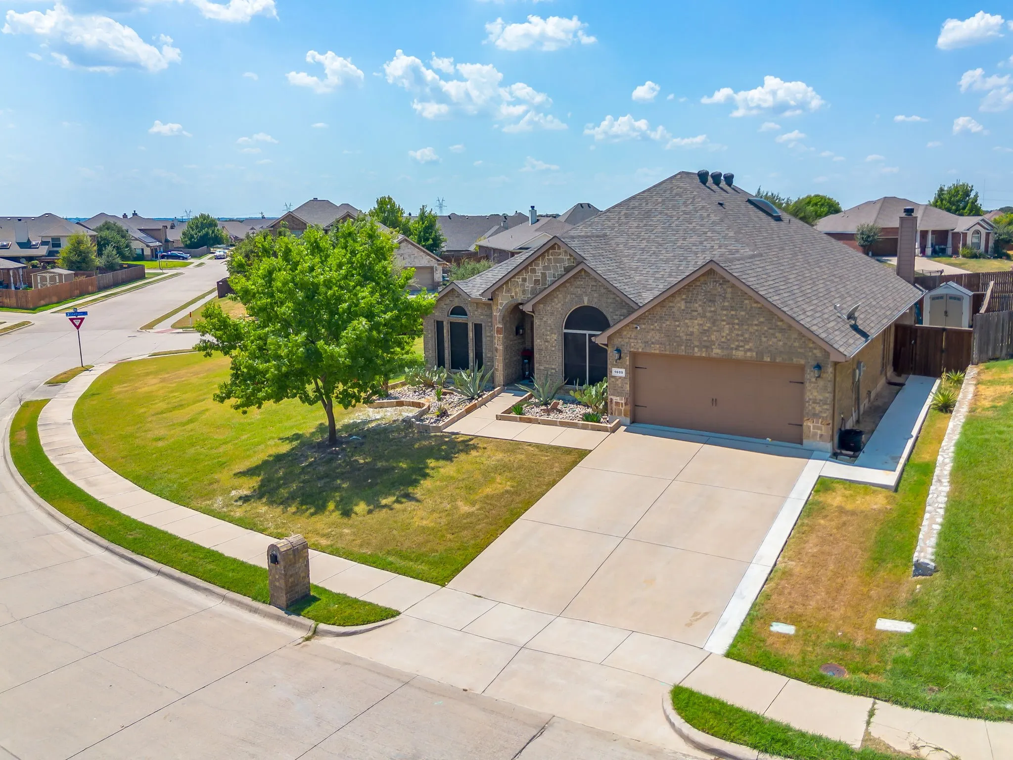 Single Family Residence For Sale in Parker County , 1609 Serenity Lane, Weatherford, Texas 76087, 4 Bedroom, 2 Bathroom, 2 Garage spaces, 2,436 Sqft, built in 2012, mls#21373902, Real Estate Agent in Weatherford, Homes For Sale in Parker county, Homes For Sale in Weatherford, Realtor in Weatherford Texas, Real Estate Brokerage Independent Realty Texas, Luminita Cordes Realtor