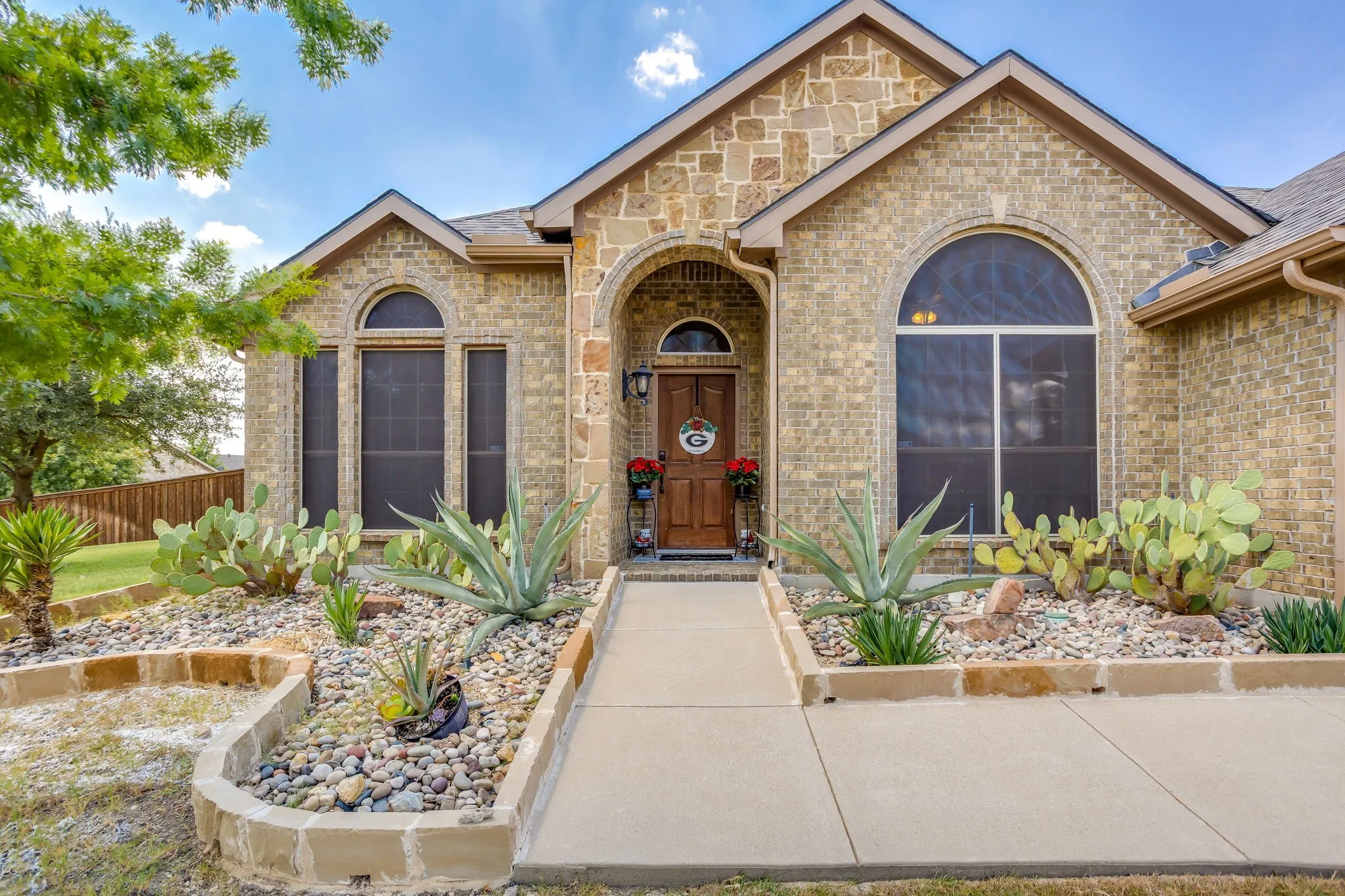 Single Family Residence For Sale in Parker County , 1609 Serenity Lane, Weatherford, Texas 76087, 4 Bedroom, 2 Bathroom, 2 Garage spaces, 2,436 Sqft, built in 2012, mls#21373902, Real Estate Agent in Weatherford, Homes For Sale in Parker county, Homes For Sale in Weatherford, Realtor in Weatherford Texas, Real Estate Brokerage Independent Realty Texas, Luminita Cordes Realtor