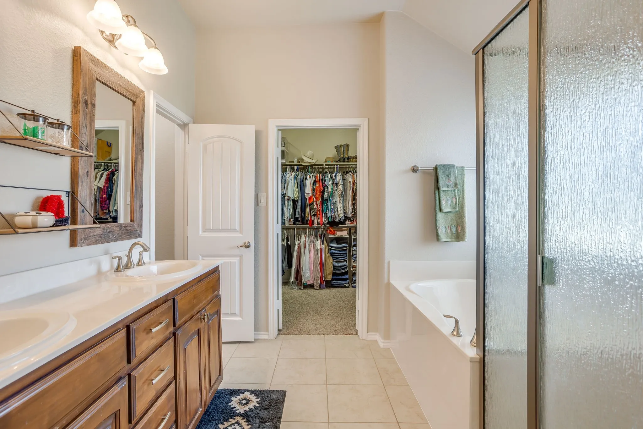 Single Family Residence For Sale in Parker County , 1609 Serenity Lane, Weatherford, Texas 76087, 4 Bedroom, 2 Bathroom, 2 Garage spaces, 2,436 Sqft, built in 2012, mls#21373902, Real Estate Agent in Weatherford, Homes For Sale in Parker county, Homes For Sale in Weatherford, Realtor in Weatherford Texas, Real Estate Brokerage Independent Realty Texas, Luminita Cordes Realtor