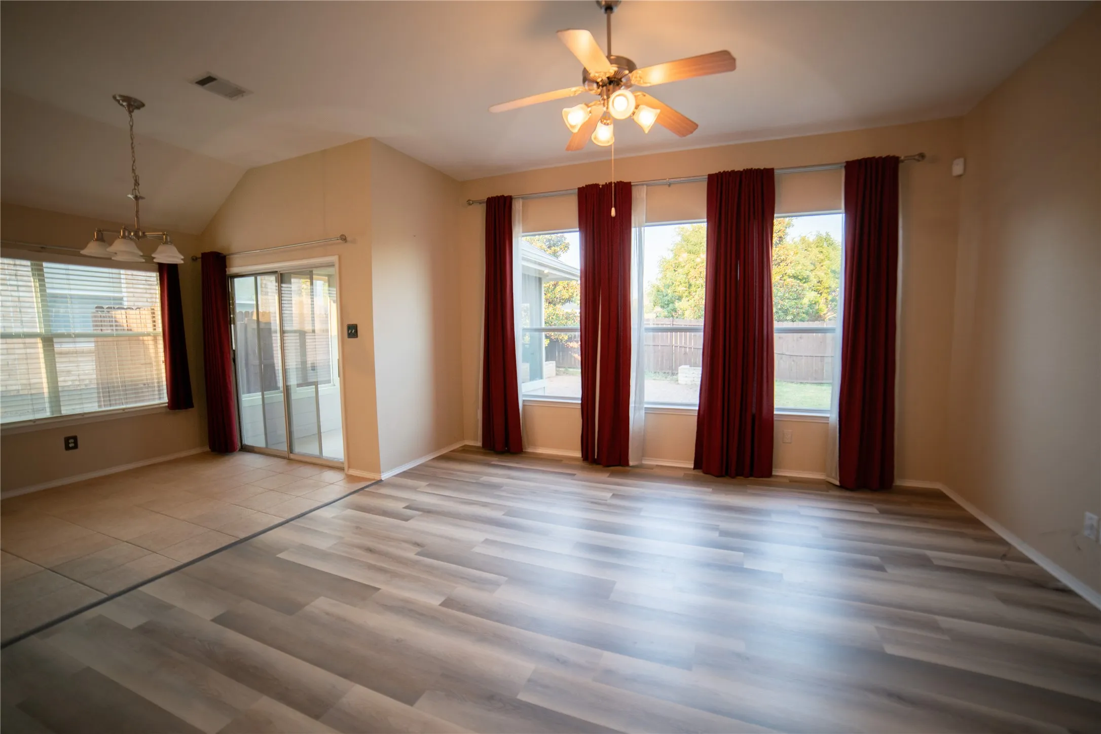 Single Family Residence For Rent in Denton County , 3816 Denridge Lane, Fort Worth, Texas 76262, 3 Bedroom, 2 Bathroom, 2 Garage spaces, 1,607 Sqft, built in 2006, mls#21374337, Real Estate Agent in Fort Worth, Homes For Rent in Denton county, Homes For Rent in Fort Worth, Realtor in Fort Worth Texas, Real Estate Brokerage Independent Realty Texas, Luminita Cordes Realtor