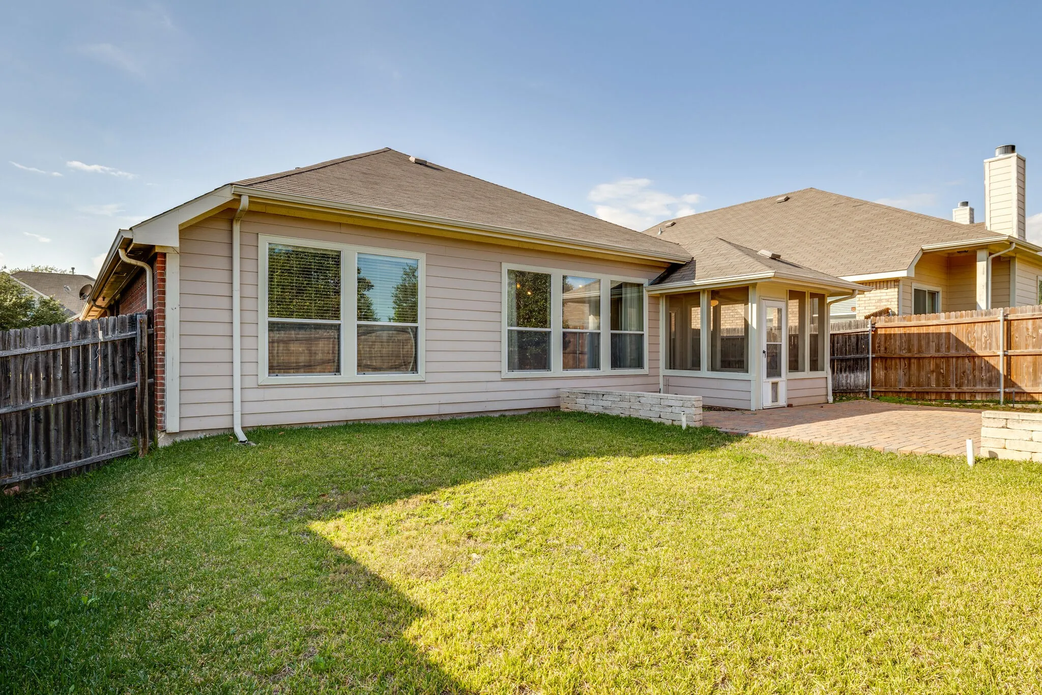 Single Family Residence For Rent in Denton County , 3816 Denridge Lane, Fort Worth, Texas 76262, 3 Bedroom, 2 Bathroom, 2 Garage spaces, 1,607 Sqft, built in 2006, mls#21374337, Real Estate Agent in Fort Worth, Homes For Rent in Denton county, Homes For Rent in Fort Worth, Realtor in Fort Worth Texas, Real Estate Brokerage Independent Realty Texas, Luminita Cordes Realtor