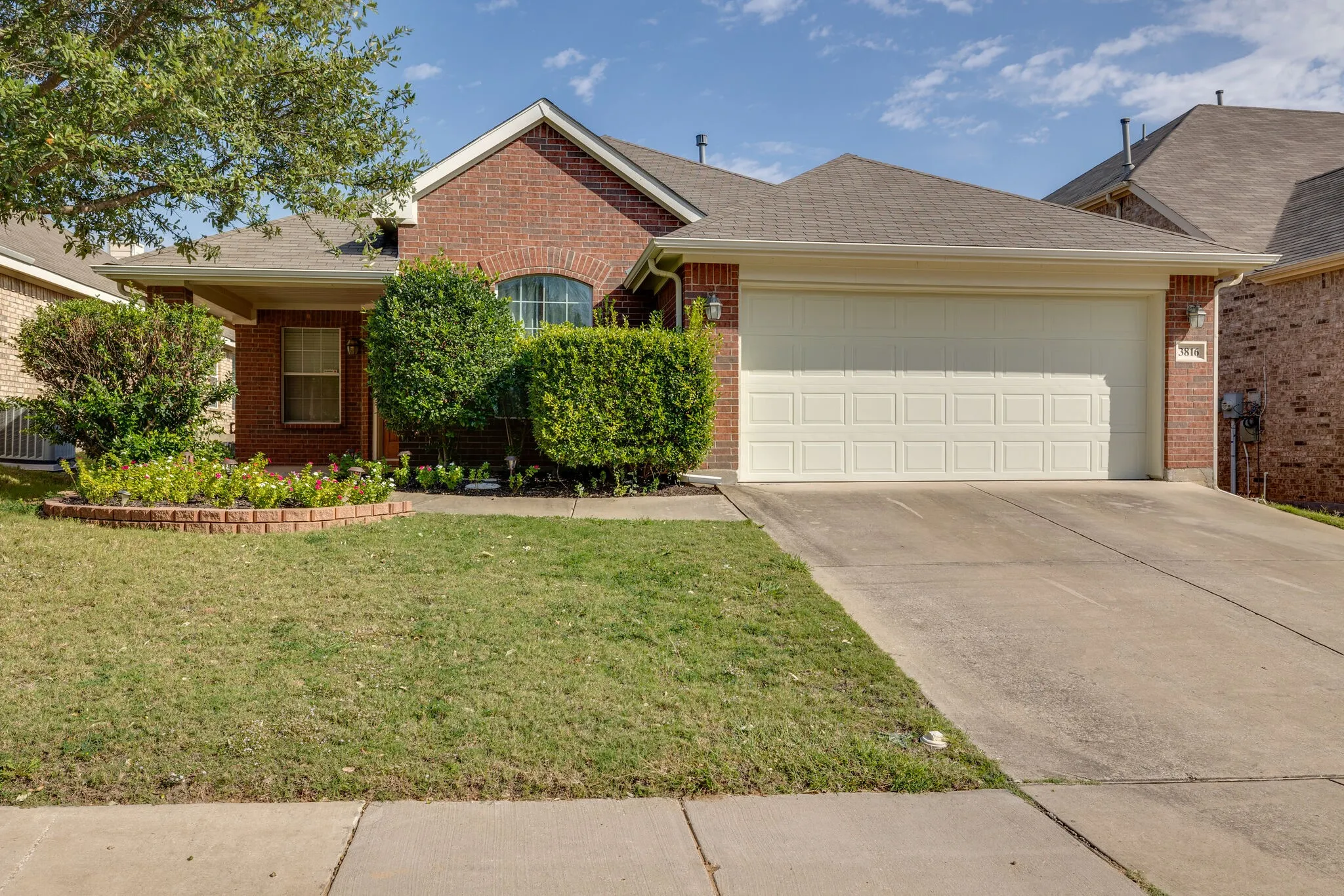 Single Family Residence For Rent in Denton County , 3816 Denridge Lane, Fort Worth, Texas 76262, 3 Bedroom, 2 Bathroom, 2 Garage spaces, 1,607 Sqft, built in 2006, mls#21374337, Real Estate Agent in Fort Worth, Homes For Rent in Denton county, Homes For Rent in Fort Worth, Realtor in Fort Worth Texas, Real Estate Brokerage Independent Realty Texas, Luminita Cordes Realtor