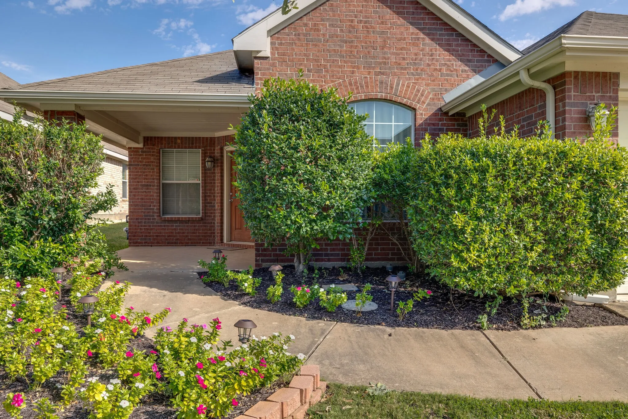 Single Family Residence For Rent in Denton County , 3816 Denridge Lane, Fort Worth, Texas 76262, 3 Bedroom, 2 Bathroom, 2 Garage spaces, 1,607 Sqft, built in 2006, mls#21374337, Real Estate Agent in Fort Worth, Homes For Rent in Denton county, Homes For Rent in Fort Worth, Realtor in Fort Worth Texas, Real Estate Brokerage Independent Realty Texas, Luminita Cordes Realtor