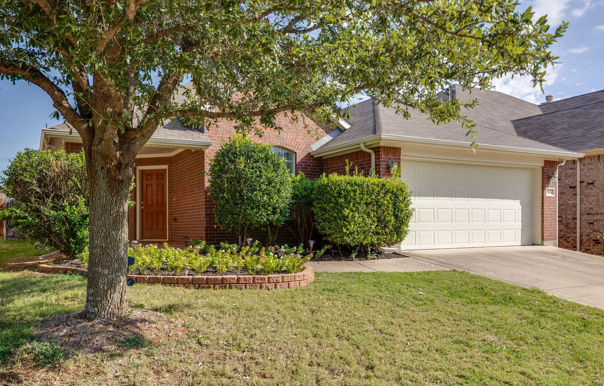 Single Family Residence For Rent in Denton County , 3816 Denridge Lane, Fort Worth, Texas 76262, 3 Bedroom, 2 Bathroom, 2 Garage spaces, 1,607 Sqft, built in 2006, mls#21374337, Real Estate Agent in Fort Worth, Homes For Rent in Denton county, Homes For Rent in Fort Worth, Realtor in Fort Worth Texas, Real Estate Brokerage Independent Realty Texas, Luminita Cordes Realtor