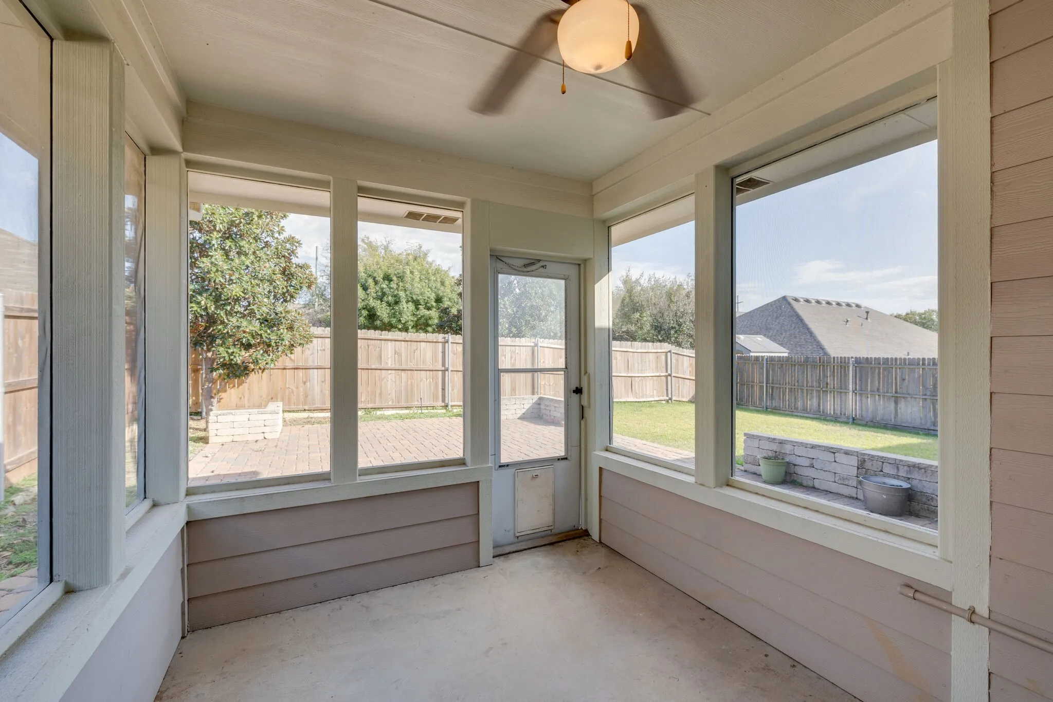 Single Family Residence For Rent in Denton County , 3816 Denridge Lane, Fort Worth, Texas 76262, 3 Bedroom, 2 Bathroom, 2 Garage spaces, 1,607 Sqft, built in 2006, mls#21374337, Real Estate Agent in Fort Worth, Homes For Rent in Denton county, Homes For Rent in Fort Worth, Realtor in Fort Worth Texas, Real Estate Brokerage Independent Realty Texas, Luminita Cordes Realtor