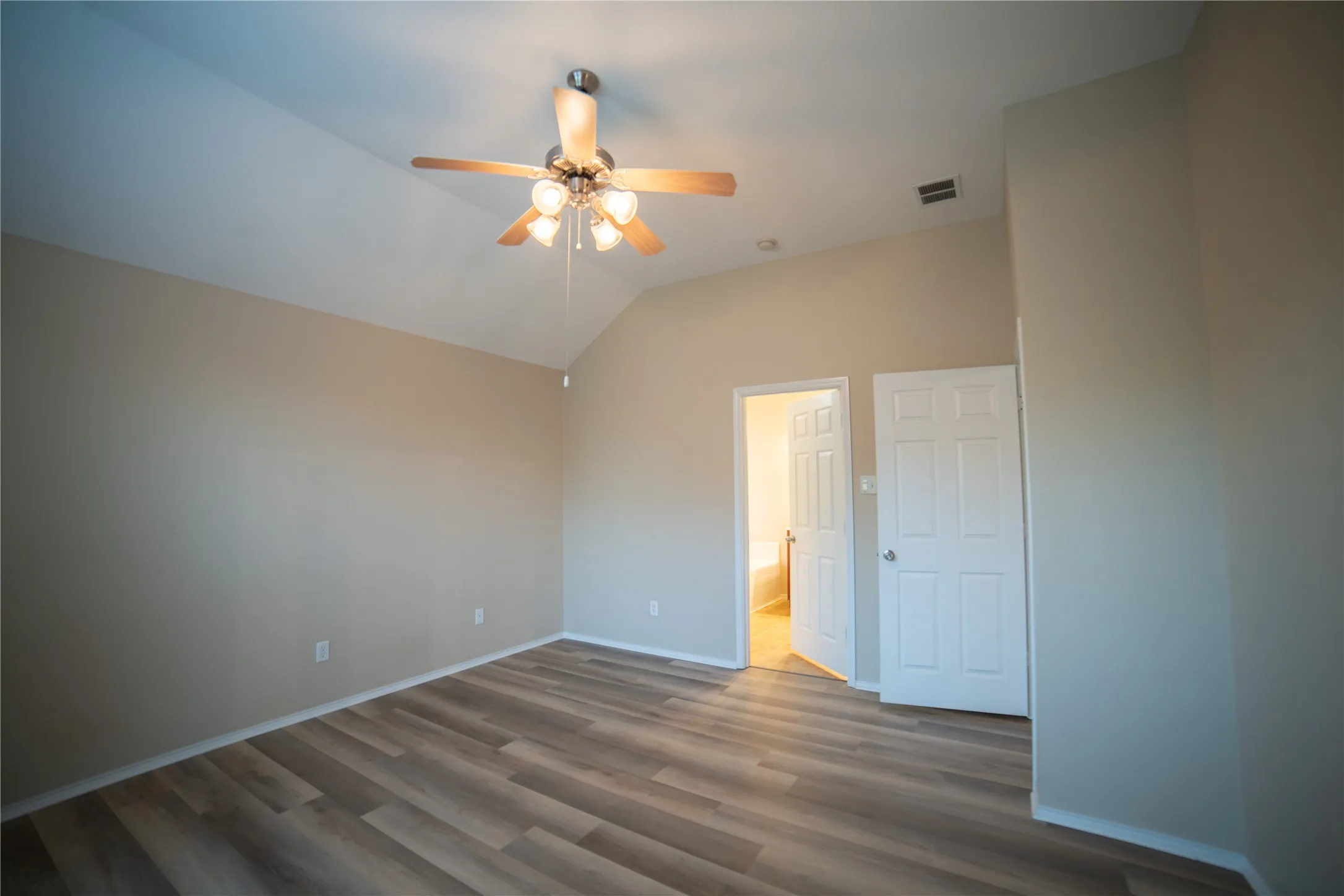 Single Family Residence For Rent in Denton County , 3816 Denridge Lane, Fort Worth, Texas 76262, 3 Bedroom, 2 Bathroom, 2 Garage spaces, 1,607 Sqft, built in 2006, mls#21374337, Real Estate Agent in Fort Worth, Homes For Rent in Denton county, Homes For Rent in Fort Worth, Realtor in Fort Worth Texas, Real Estate Brokerage Independent Realty Texas, Luminita Cordes Realtor