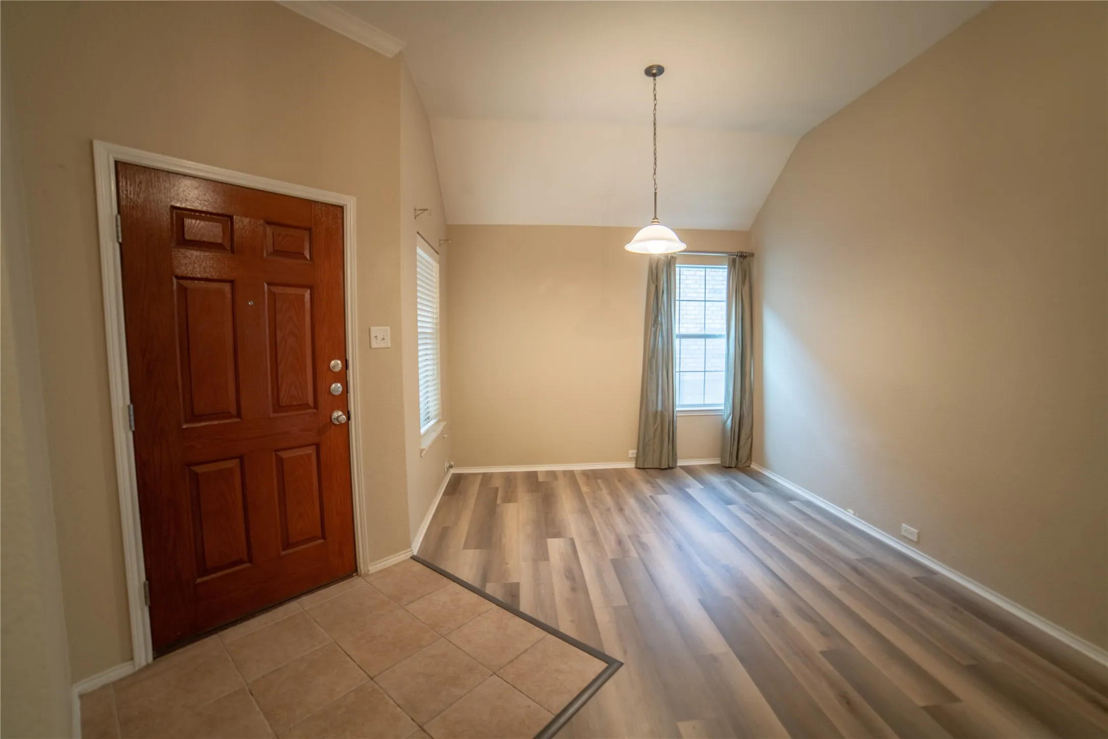 Single Family Residence For Rent in Denton County , 3816 Denridge Lane, Fort Worth, Texas 76262, 3 Bedroom, 2 Bathroom, 2 Garage spaces, 1,607 Sqft, built in 2006, mls#21374337, Real Estate Agent in Fort Worth, Homes For Rent in Denton county, Homes For Rent in Fort Worth, Realtor in Fort Worth Texas, Real Estate Brokerage Independent Realty Texas, Luminita Cordes Realtor