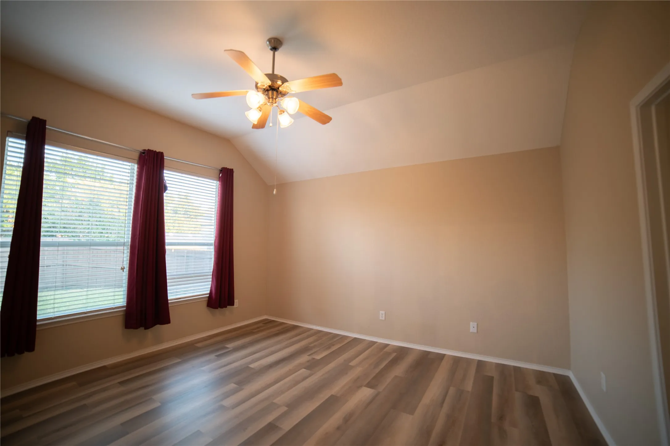 Single Family Residence For Rent in Denton County , 3816 Denridge Lane, Fort Worth, Texas 76262, 3 Bedroom, 2 Bathroom, 2 Garage spaces, 1,607 Sqft, built in 2006, mls#21374337, Real Estate Agent in Fort Worth, Homes For Rent in Denton county, Homes For Rent in Fort Worth, Realtor in Fort Worth Texas, Real Estate Brokerage Independent Realty Texas, Luminita Cordes Realtor