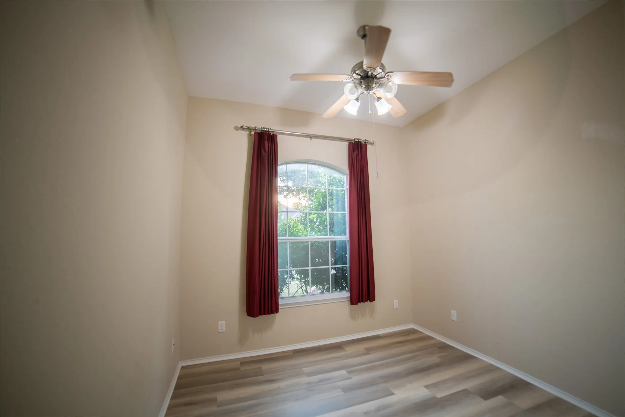 Single Family Residence For Rent in Denton County , 3816 Denridge Lane, Fort Worth, Texas 76262, 3 Bedroom, 2 Bathroom, 2 Garage spaces, 1,607 Sqft, built in 2006, mls#21374337, Real Estate Agent in Fort Worth, Homes For Rent in Denton county, Homes For Rent in Fort Worth, Realtor in Fort Worth Texas, Real Estate Brokerage Independent Realty Texas, Luminita Cordes Realtor
