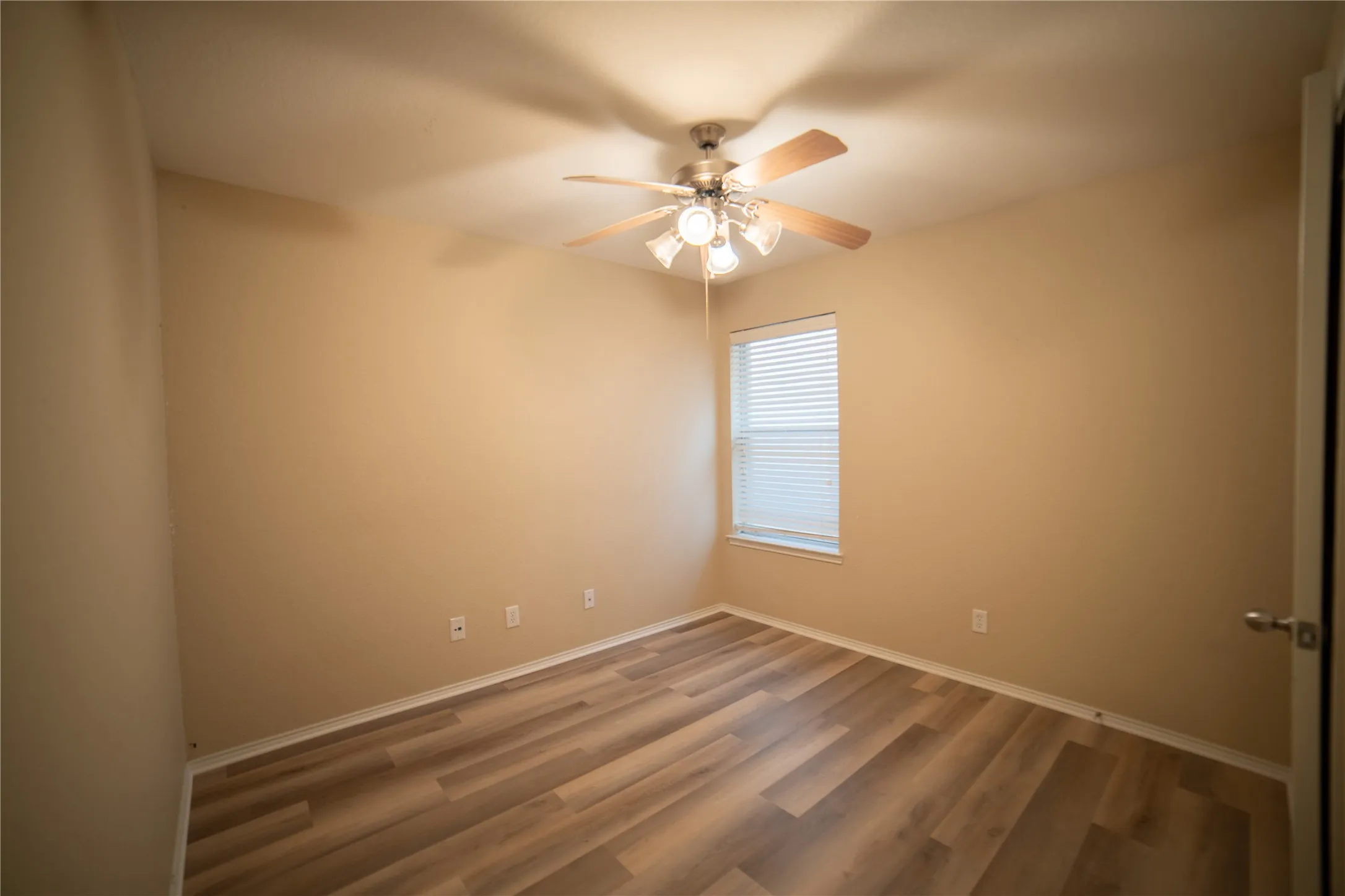 Single Family Residence For Rent in Denton County , 3816 Denridge Lane, Fort Worth, Texas 76262, 3 Bedroom, 2 Bathroom, 2 Garage spaces, 1,607 Sqft, built in 2006, mls#21374337, Real Estate Agent in Fort Worth, Homes For Rent in Denton county, Homes For Rent in Fort Worth, Realtor in Fort Worth Texas, Real Estate Brokerage Independent Realty Texas, Luminita Cordes Realtor