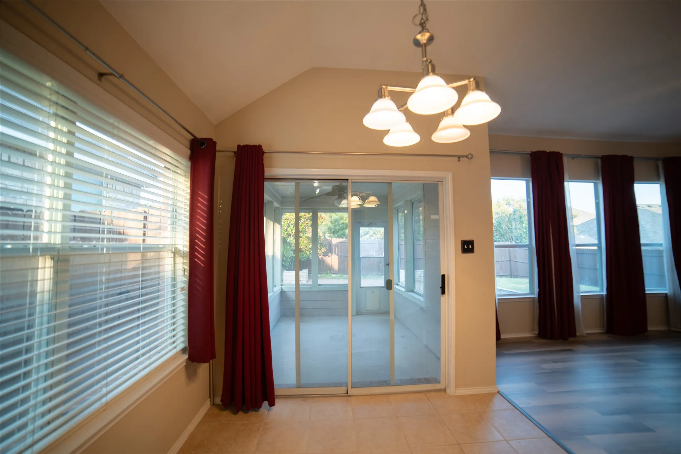 Single Family Residence For Rent in Denton County , 3816 Denridge Lane, Fort Worth, Texas 76262, 3 Bedroom, 2 Bathroom, 2 Garage spaces, 1,607 Sqft, built in 2006, mls#21374337, Real Estate Agent in Fort Worth, Homes For Rent in Denton county, Homes For Rent in Fort Worth, Realtor in Fort Worth Texas, Real Estate Brokerage Independent Realty Texas, Luminita Cordes Realtor