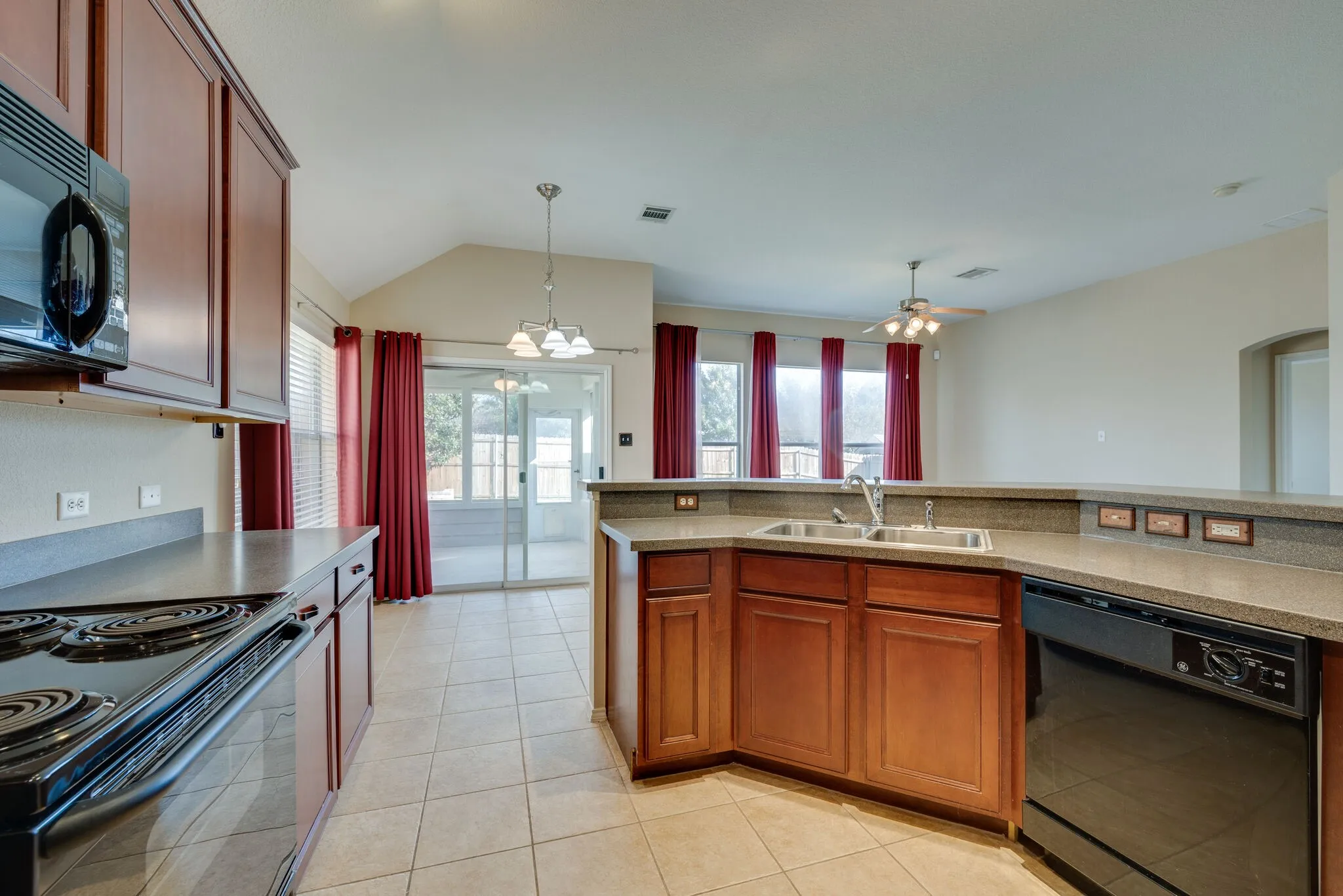 Single Family Residence For Rent in Denton County , 3816 Denridge Lane, Fort Worth, Texas 76262, 3 Bedroom, 2 Bathroom, 2 Garage spaces, 1,607 Sqft, built in 2006, mls#21374337, Real Estate Agent in Fort Worth, Homes For Rent in Denton county, Homes For Rent in Fort Worth, Realtor in Fort Worth Texas, Real Estate Brokerage Independent Realty Texas, Luminita Cordes Realtor