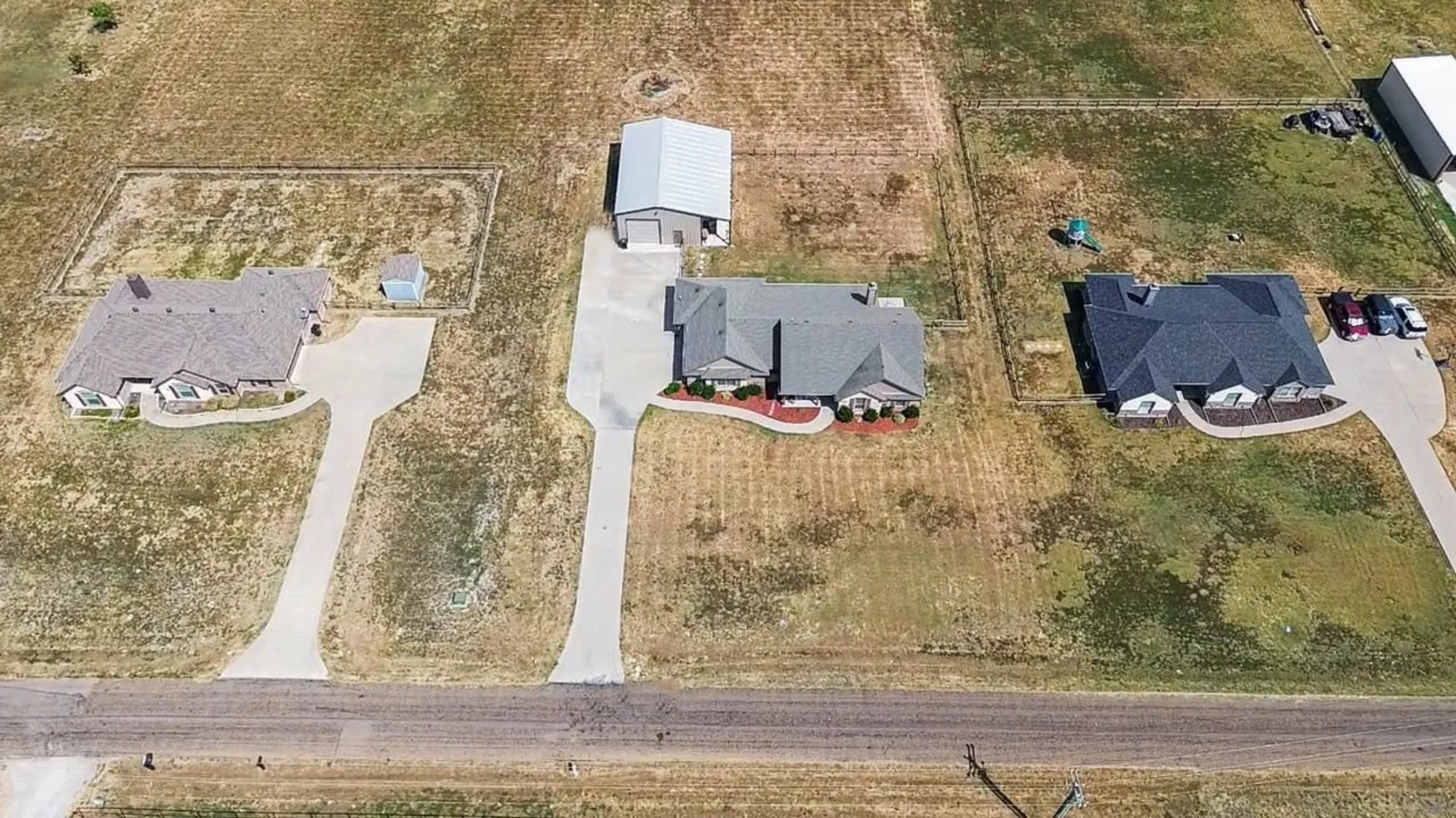 Single Family Residence For Sale in Hunt County , 4909 County Road 2720, Caddo Mills, Texas 75135, 4 Bedroom, 2 Bathroom, 2 Garage spaces, 2,005 Sqft, built in 2016, mls#21368400, Real Estate Agent in Caddo Mills, Homes For Sale in Hunt county, Homes For Sale in Caddo Mills, Realtor in Caddo Mills Texas, Real Estate Brokerage Independent Realty Texas, Luminita Cordes Realtor