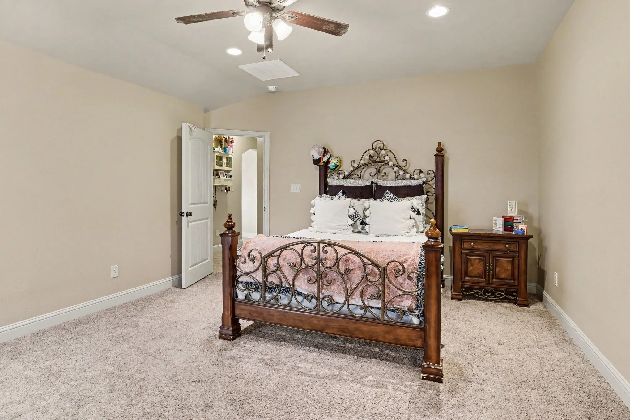 Single Family Residence For Sale in Hunt County , 4909 County Road 2720, Caddo Mills, Texas 75135, 4 Bedroom, 2 Bathroom, 2 Garage spaces, 2,005 Sqft, built in 2016, mls#21368400, Real Estate Agent in Caddo Mills, Homes For Sale in Hunt county, Homes For Sale in Caddo Mills, Realtor in Caddo Mills Texas, Real Estate Brokerage Independent Realty Texas, Luminita Cordes Realtor