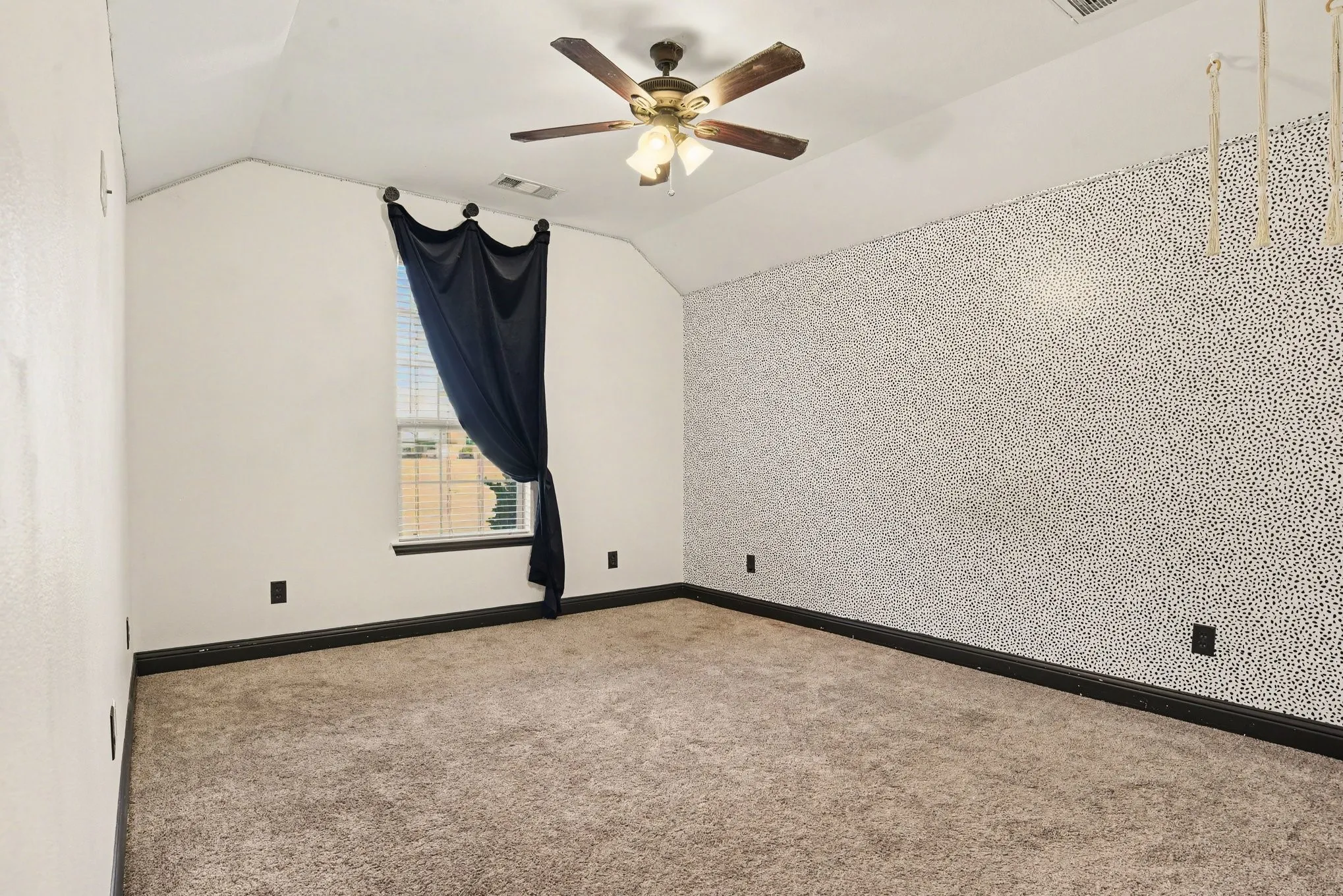 Single Family Residence For Sale in Hunt County , 4909 County Road 2720, Caddo Mills, Texas 75135, 4 Bedroom, 2 Bathroom, 2 Garage spaces, 2,005 Sqft, built in 2016, mls#21368400, Real Estate Agent in Caddo Mills, Homes For Sale in Hunt county, Homes For Sale in Caddo Mills, Realtor in Caddo Mills Texas, Real Estate Brokerage Independent Realty Texas, Luminita Cordes Realtor