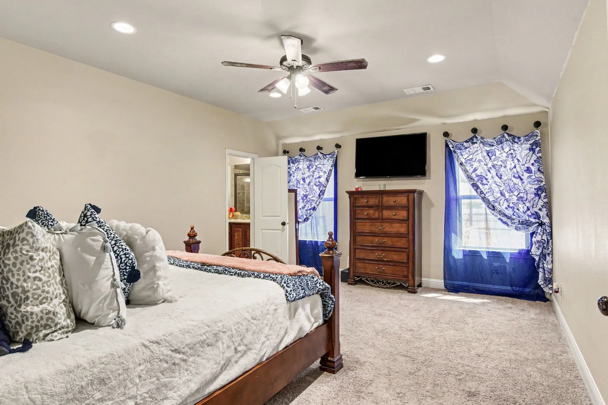 Single Family Residence For Sale in Hunt County , 4909 County Road 2720, Caddo Mills, Texas 75135, 4 Bedroom, 2 Bathroom, 2 Garage spaces, 2,005 Sqft, built in 2016, mls#21368400, Real Estate Agent in Caddo Mills, Homes For Sale in Hunt county, Homes For Sale in Caddo Mills, Realtor in Caddo Mills Texas, Real Estate Brokerage Independent Realty Texas, Luminita Cordes Realtor