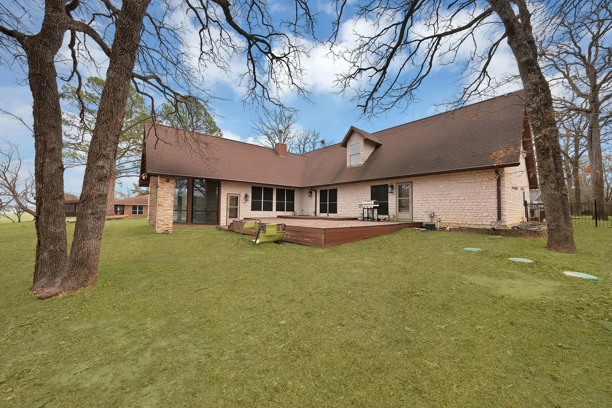 Single Family Residence For Rent in Hunt County , 9580 Brockrim Lane, Quinlan, Texas 75474, 5 Bedroom, 4 Bathroom, 2 Garage spaces, 3,790 Sqft, built in 1995, mls#21374350, Real Estate Agent in Quinlan, Homes For Rent in Hunt county, Homes For Rent in Quinlan, Realtor in Quinlan Texas, Real Estate Brokerage Independent Realty Texas, Luminita Cordes Realtor